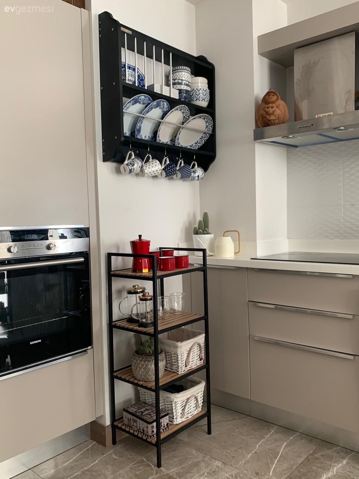 Bu Mimar Evi Minimalizmi ve Renkleri Ortak Paydada Buluşturmuş