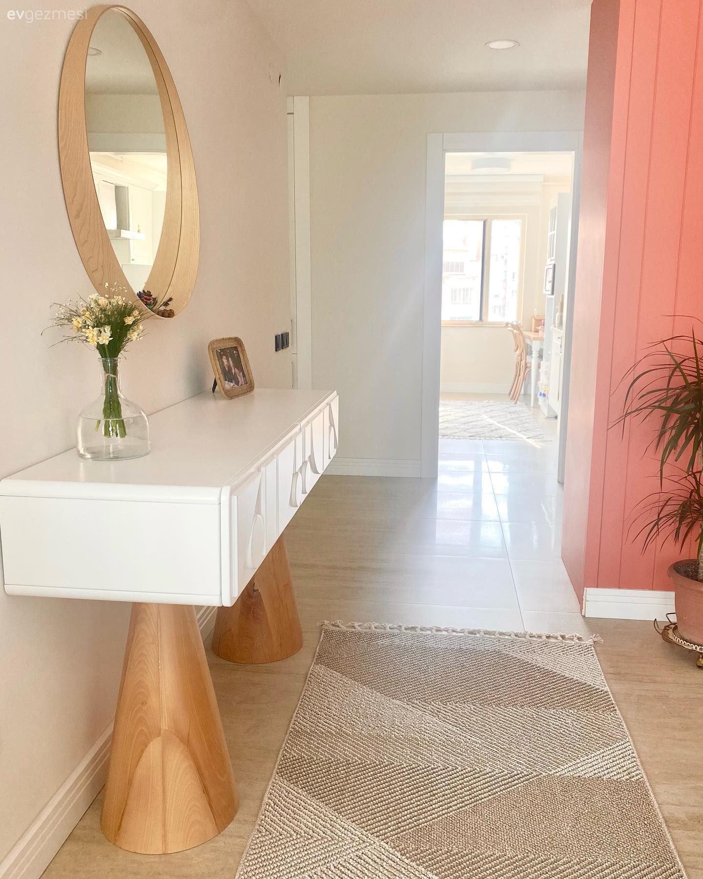 Feminen Dokunuşların Olduğu Bu Evde Kasvetli Görünüme Yer Yok