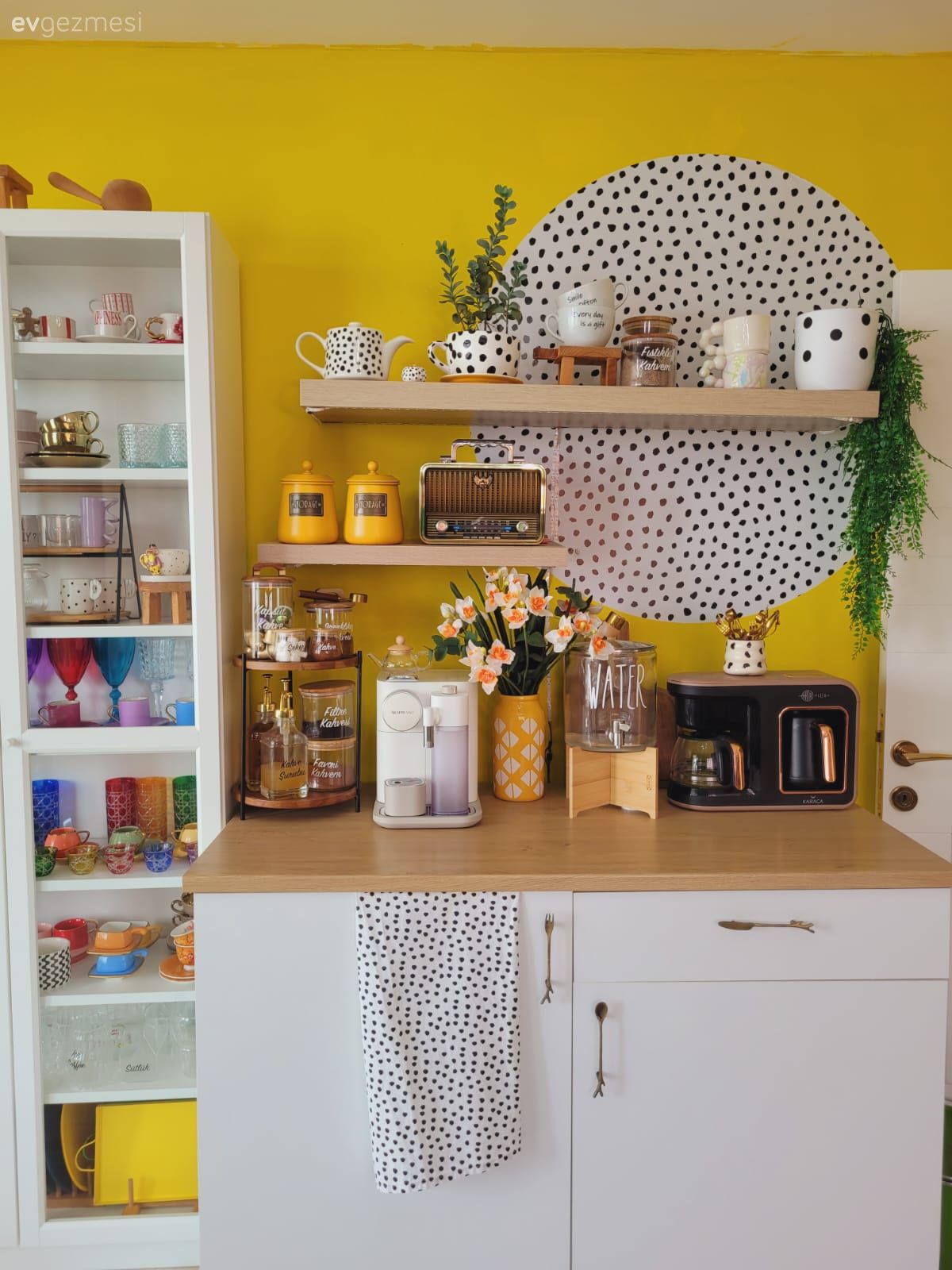 Ev Gezmesi: Gökkuşağı Kadar Renkli Hisseden Bir Mersin Dekoru!