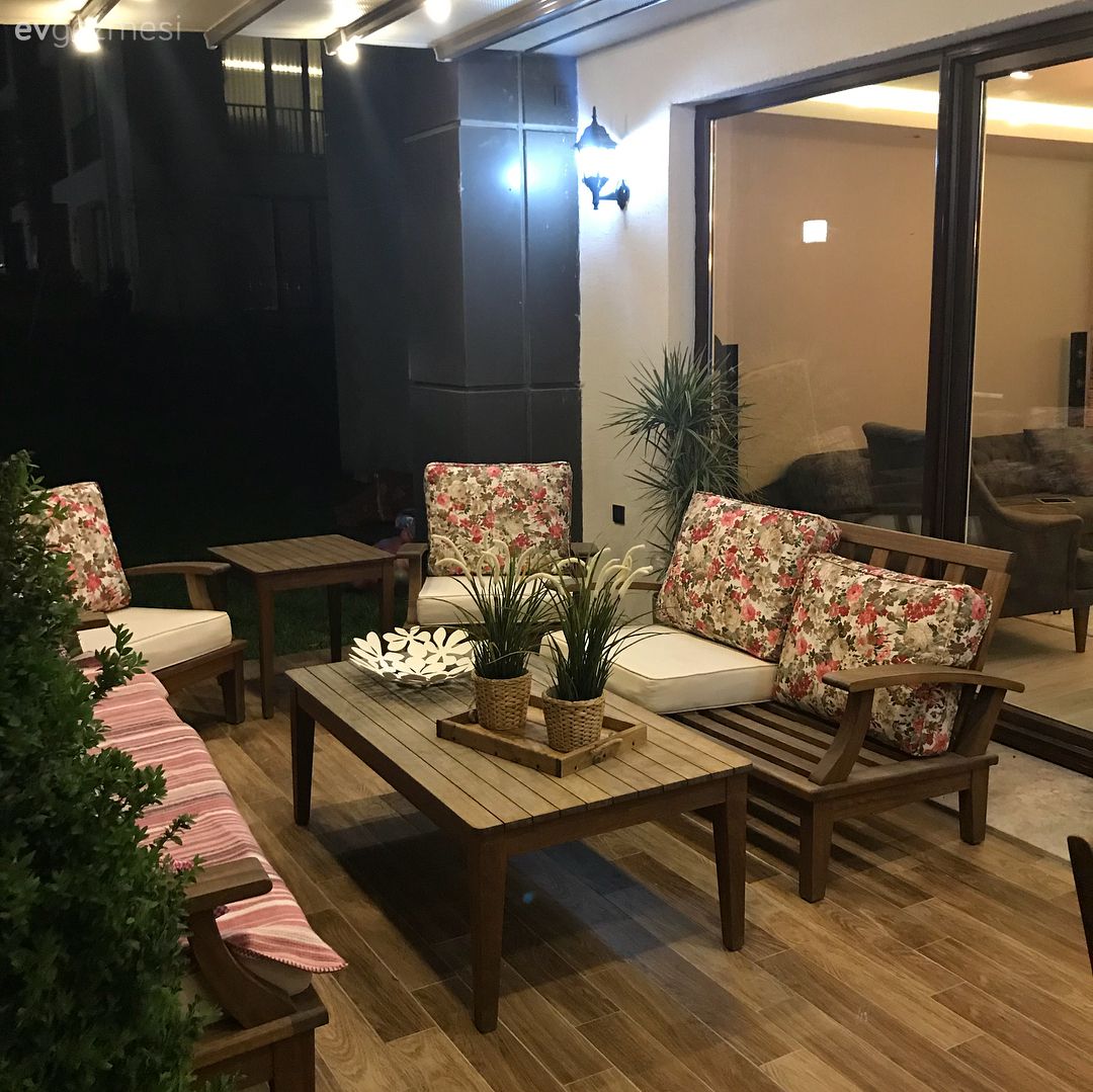 Bu İstanbul Evinde Modern Rustik Tarza Çokça Işıltı Katılmış