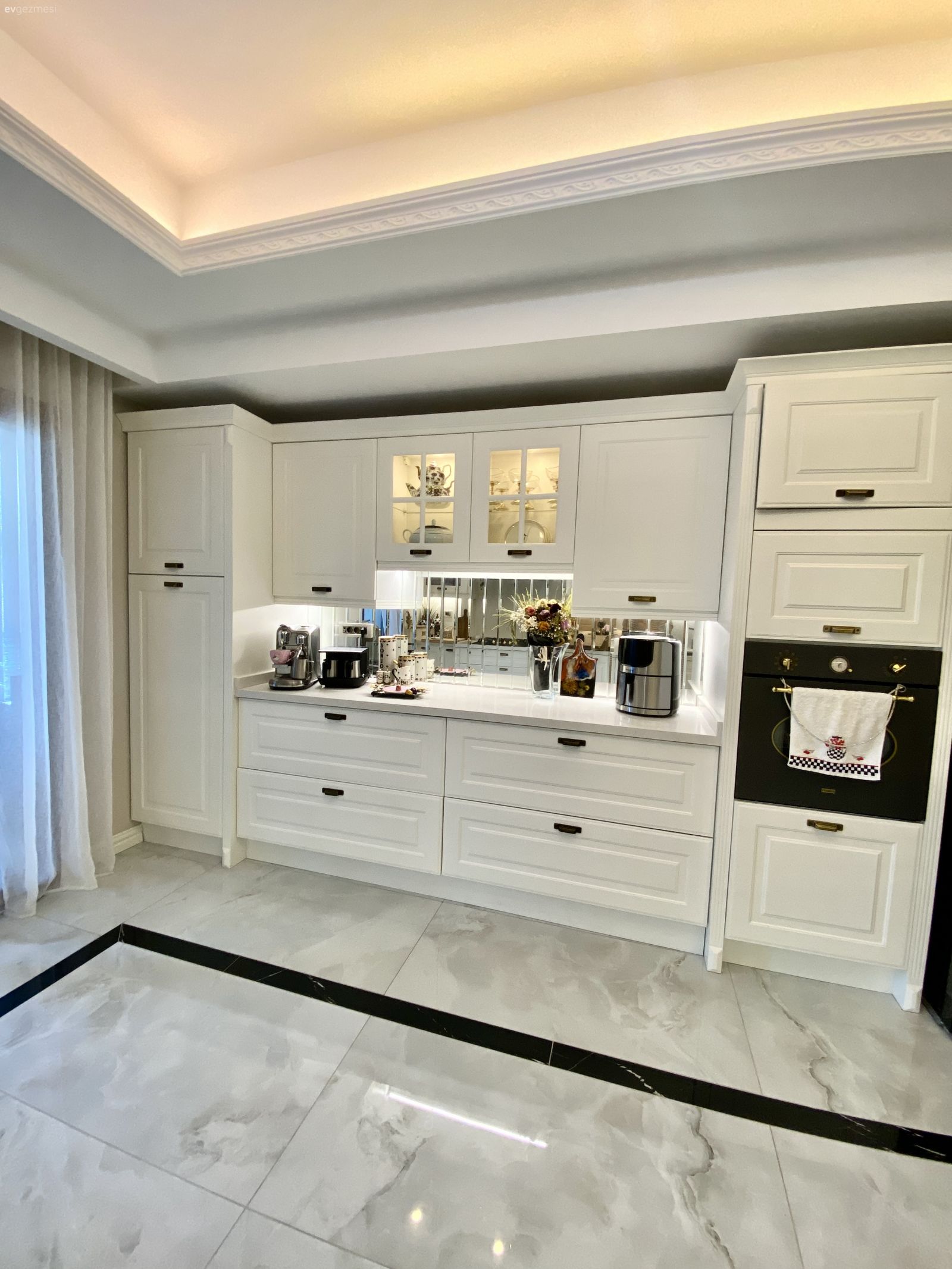 Farklı Tarzlardan Detaylar Mutfağın Genelinde Art Dekoya Dönüşmüş!