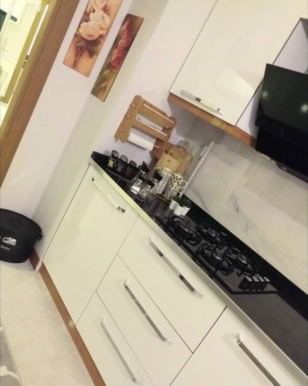 Mutfak, Kahverengi, Dolap, Çekmeceli mutfak dolapları, Mutfak aksesuarları, Beyaz, Cam Ankastre, Ankastre, Siyah, Siyah tezgah, Mutfak tezgahı