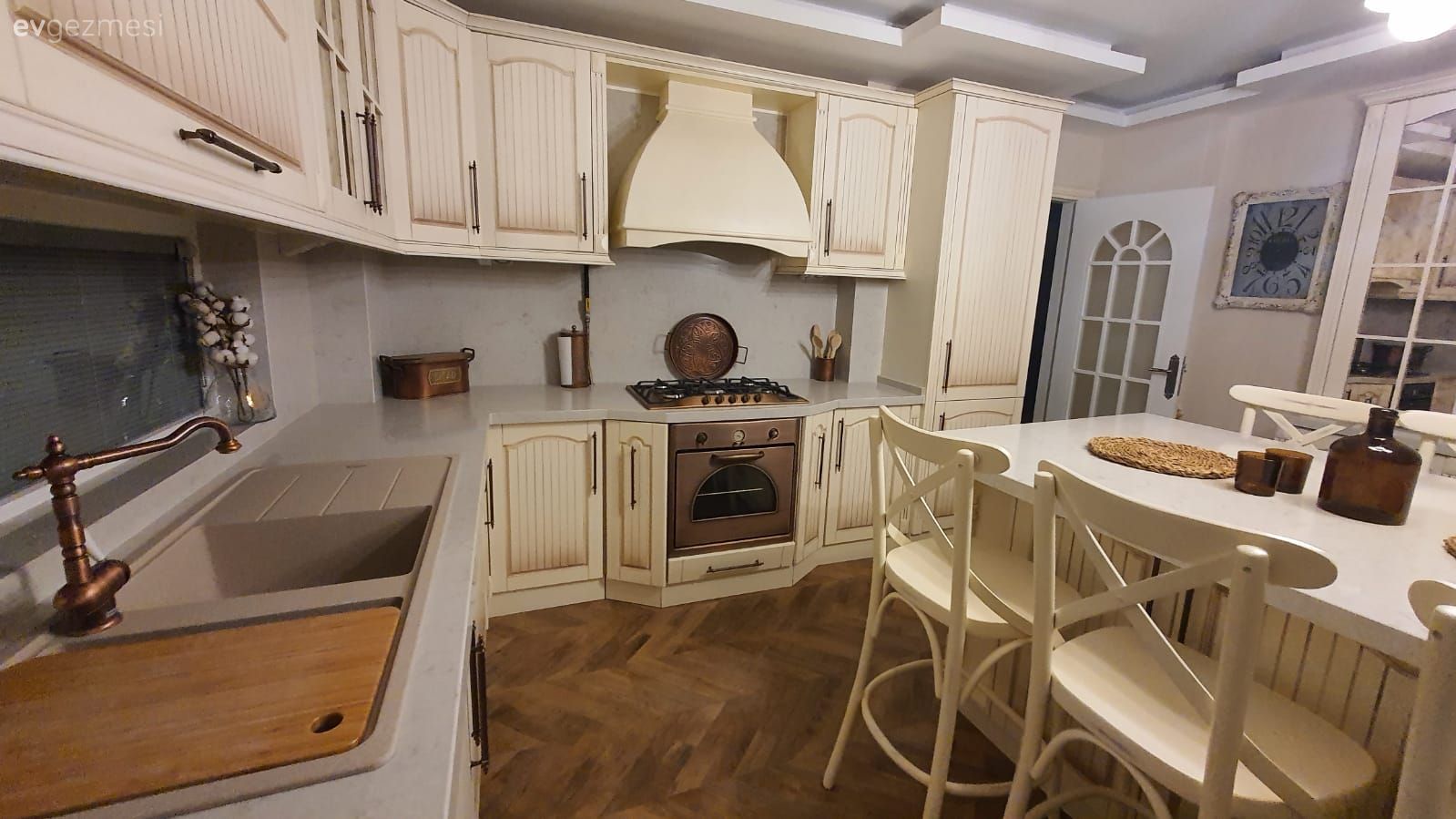 Bu Sakarya Evinde Provensel Stil Nostaljik Esintilerle Tatlandırılmış