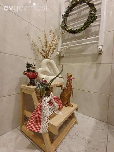 Kendin Yap: Bu Banyoda Vazo Olarak Gördüğünüz Şey Aslında Bir Avize!