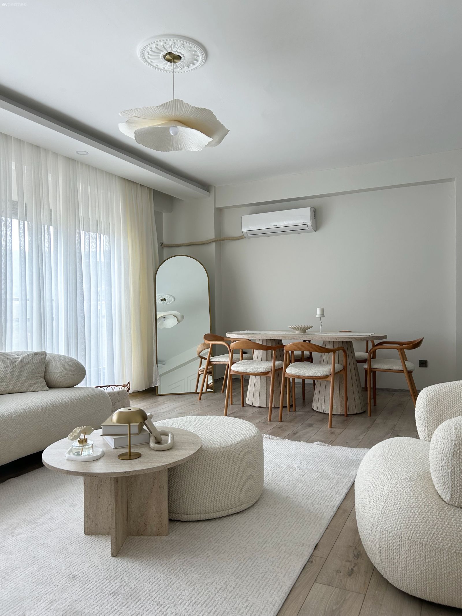 Bu Ferah Evde Çocuk Sayısı Beyaz Sevgisine Engel Olmamış