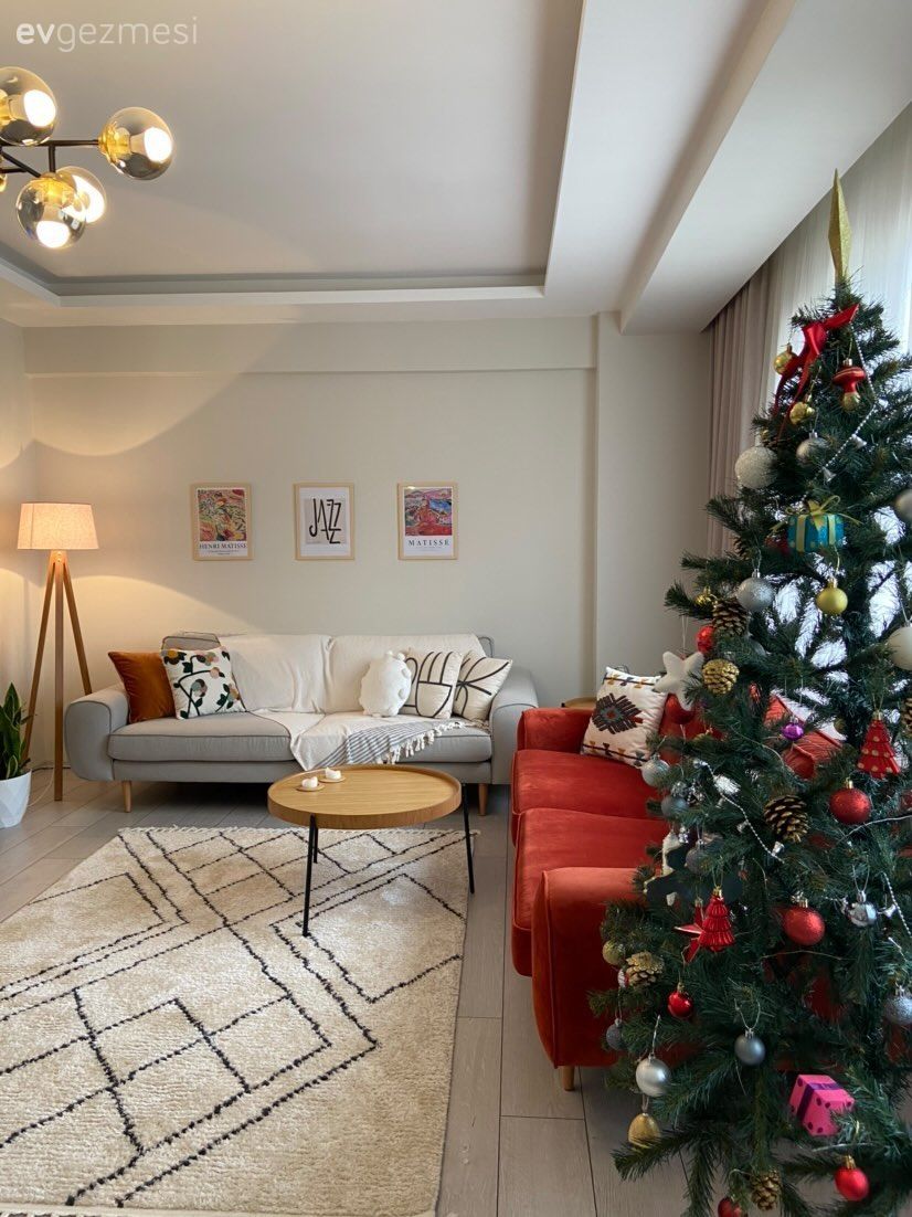 Salon, Bohem Dekorasyon, Beyaz, Turuncu, Krem, Koltuk takımı, Halı, Salon halısı, Orta sehpa, Sehpa, Avize, Aydınlatma, Salon avizesi, Lambader, Kırlent, Ev tekstili