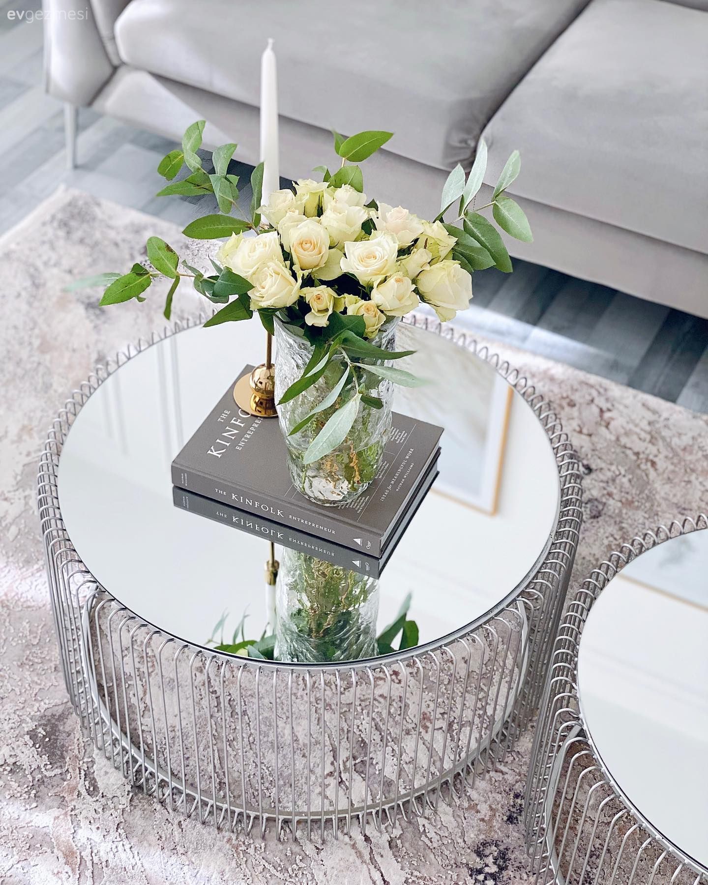 Bu Modern Evde Az ve Öz Felsefesinden En Zarif Şekilde Yararlanılmış