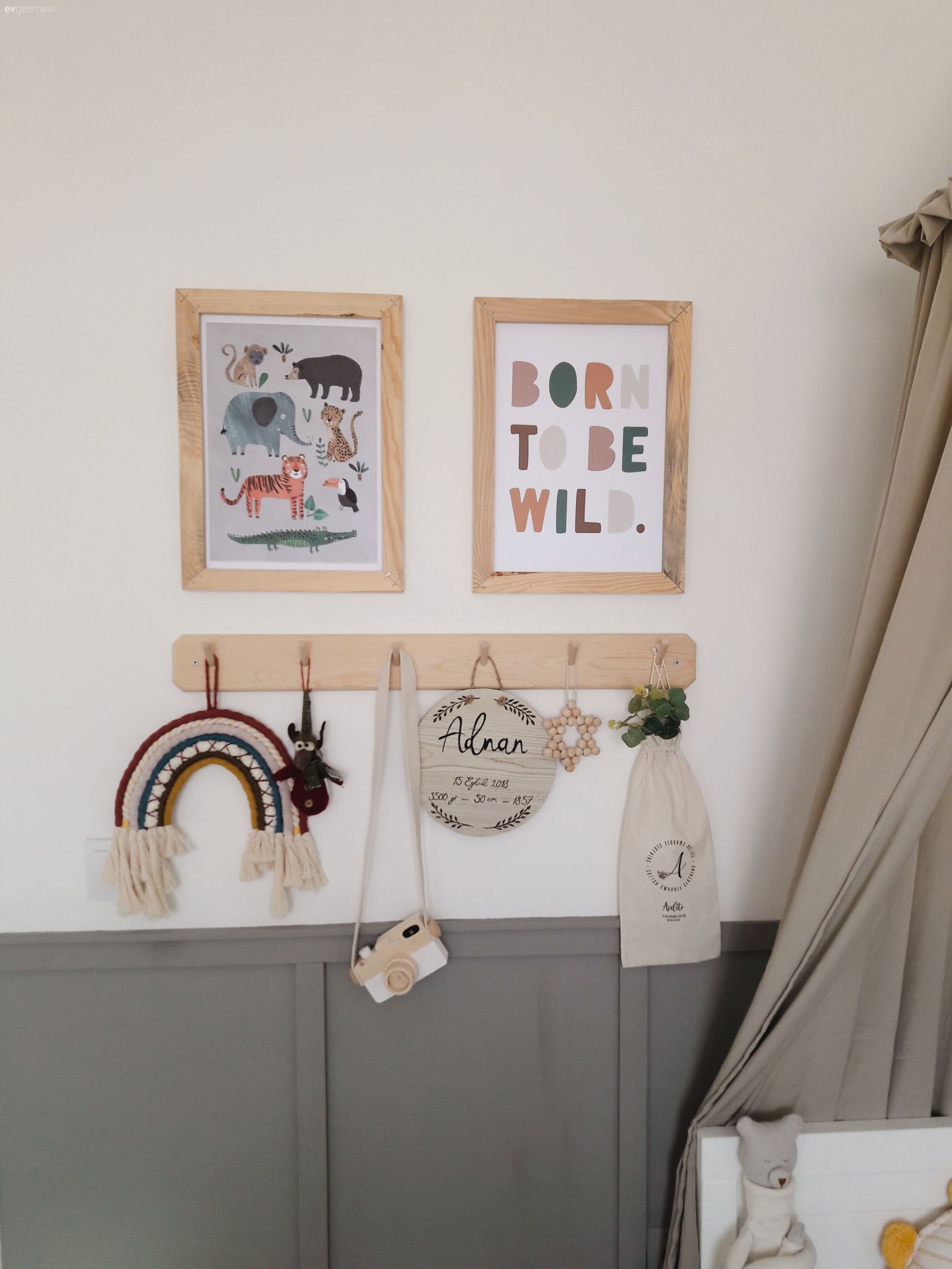 Çocuk odası duvar dekorasyonu, Gri duvar, Duvar çıtalama, Çerçeve, Beyaz, Gri