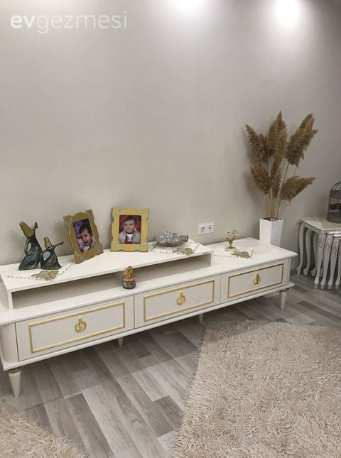 Konsol, Konsol üzeri dekoratif objeleri, Beyaz, Altın, Ayna, Vazo, Ev Aksesuar, Pampas otu, Dekoratif Objeler