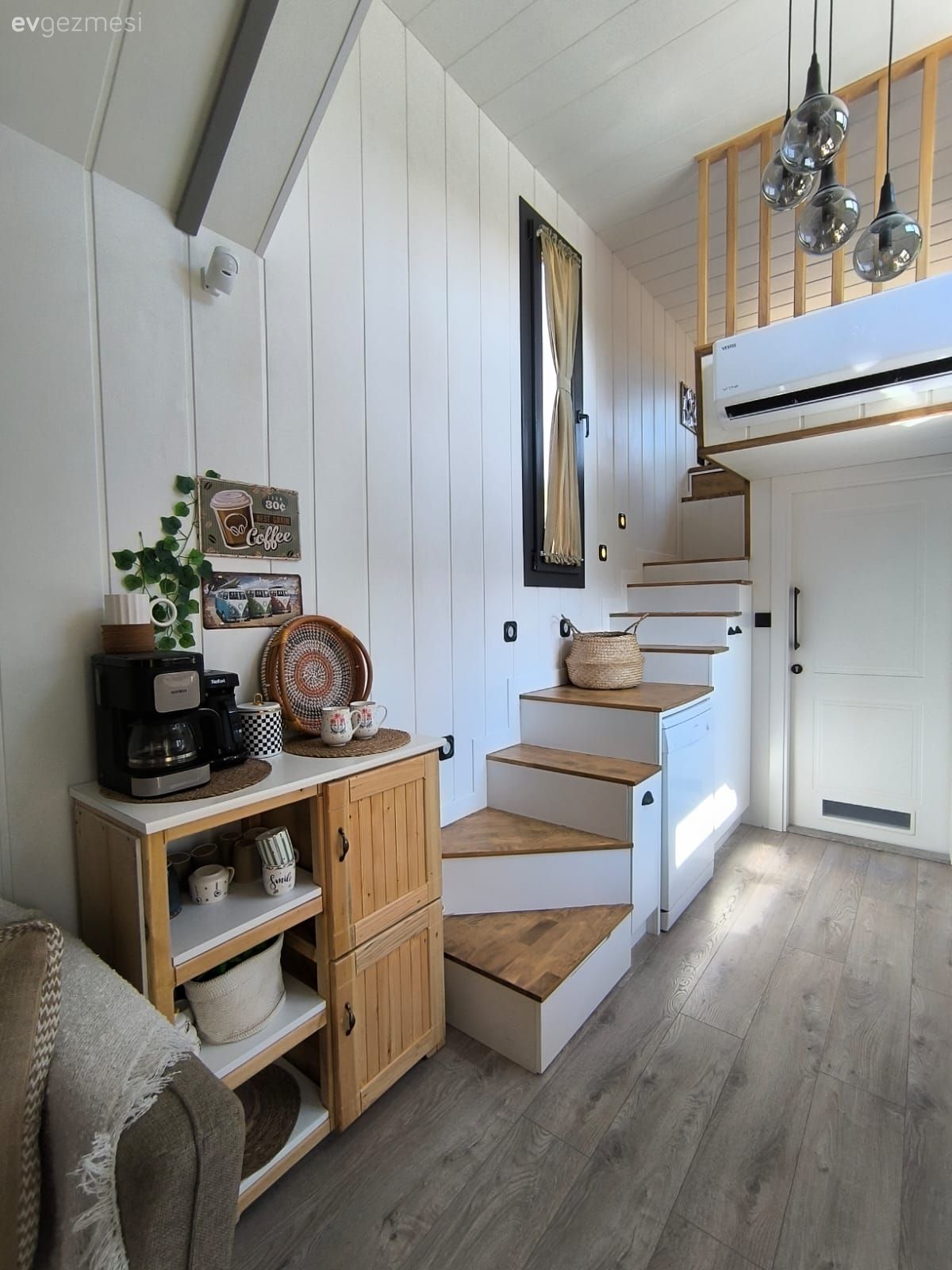 Tiny house, Merdiven, Loft daire, Ahşap Mobilya, Beyaz, Dekoratif Objeler, Mutfak aksesuarları, Mutfak, Parke, Avize, Aydınlatma