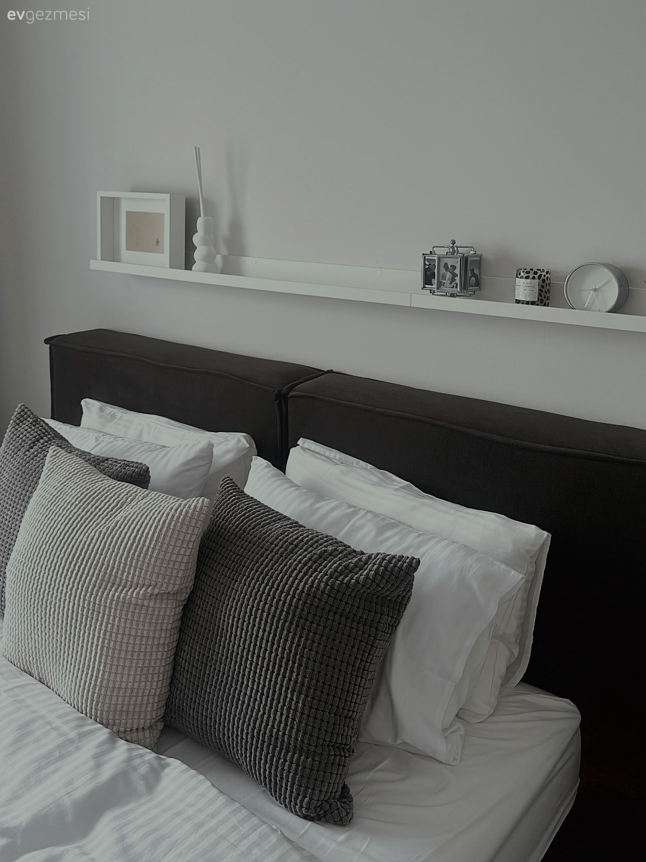 Bu Ankara Evinde Siyah, Beyaz ve Antrasit Uyumu Dekoru Ele Geçirmiş