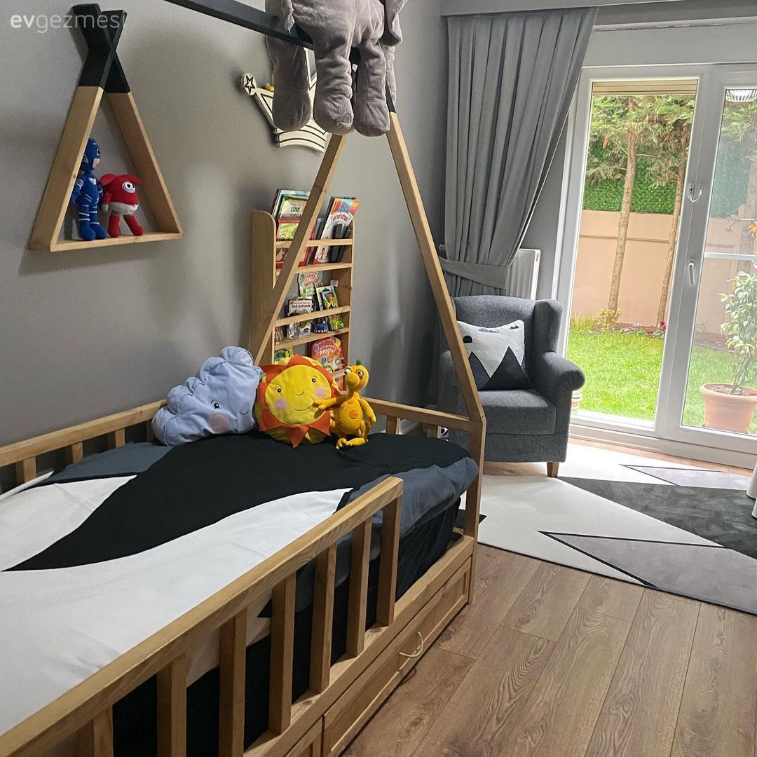 Çocuk Odası, Gri duvar, Ahşap Mobilya, Çocuk odası duvar dekorasyonu