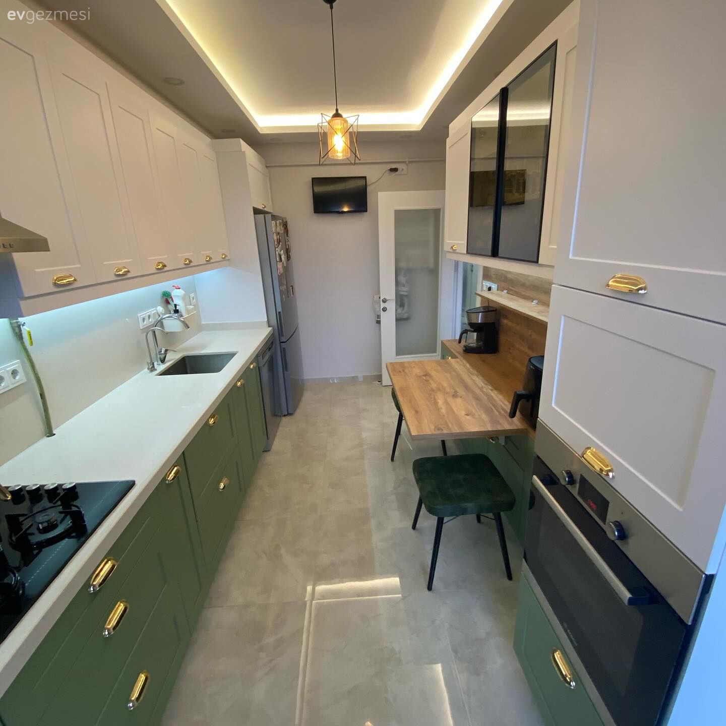 Hem Kahve Köşesi Hem Bar Masası: İyi Fikirlerle Dolu Bir Mutfak!