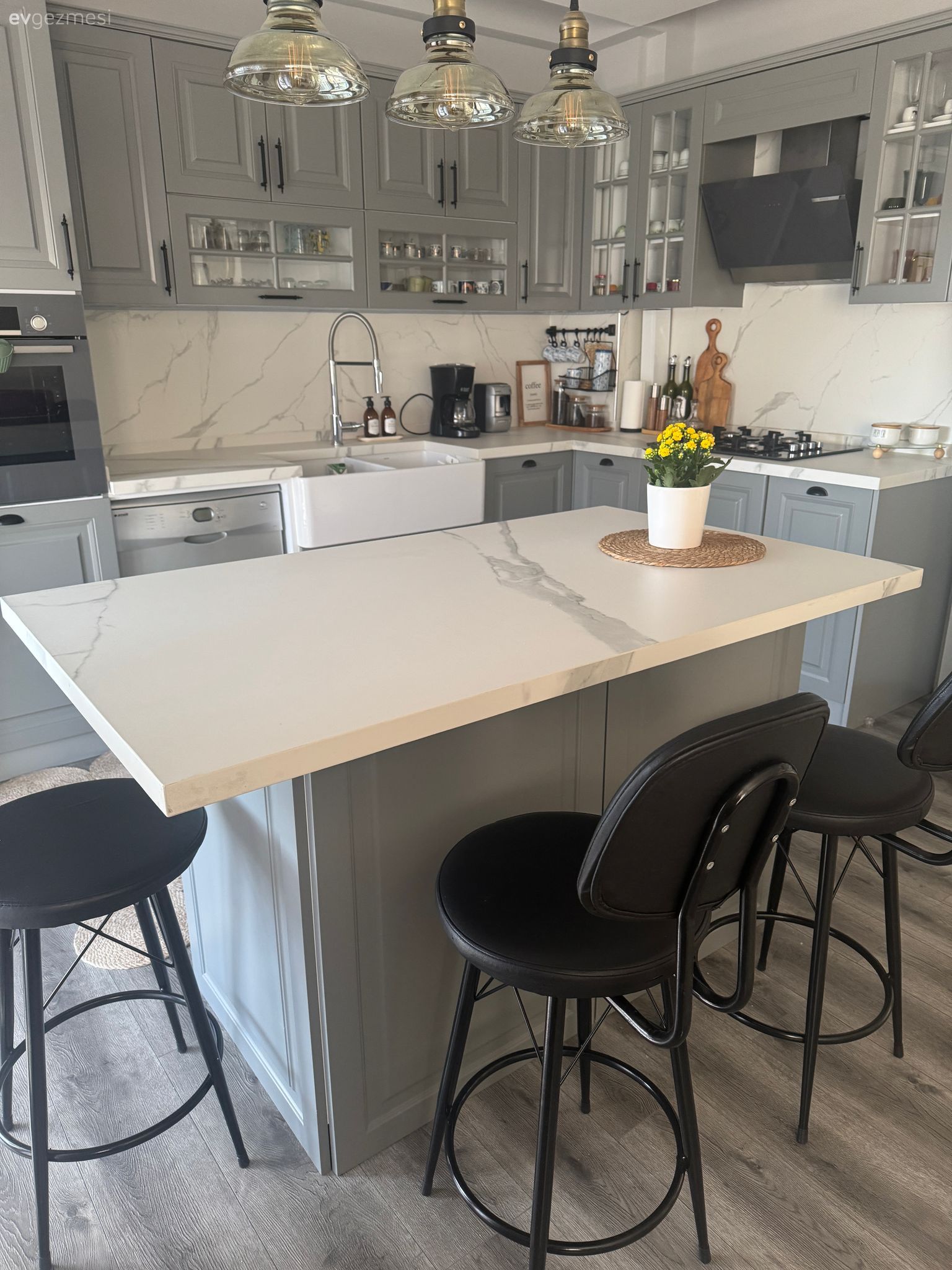 Açık Mutfaklı Bu Uşak Evi Samimi Sohbetlere de Açık