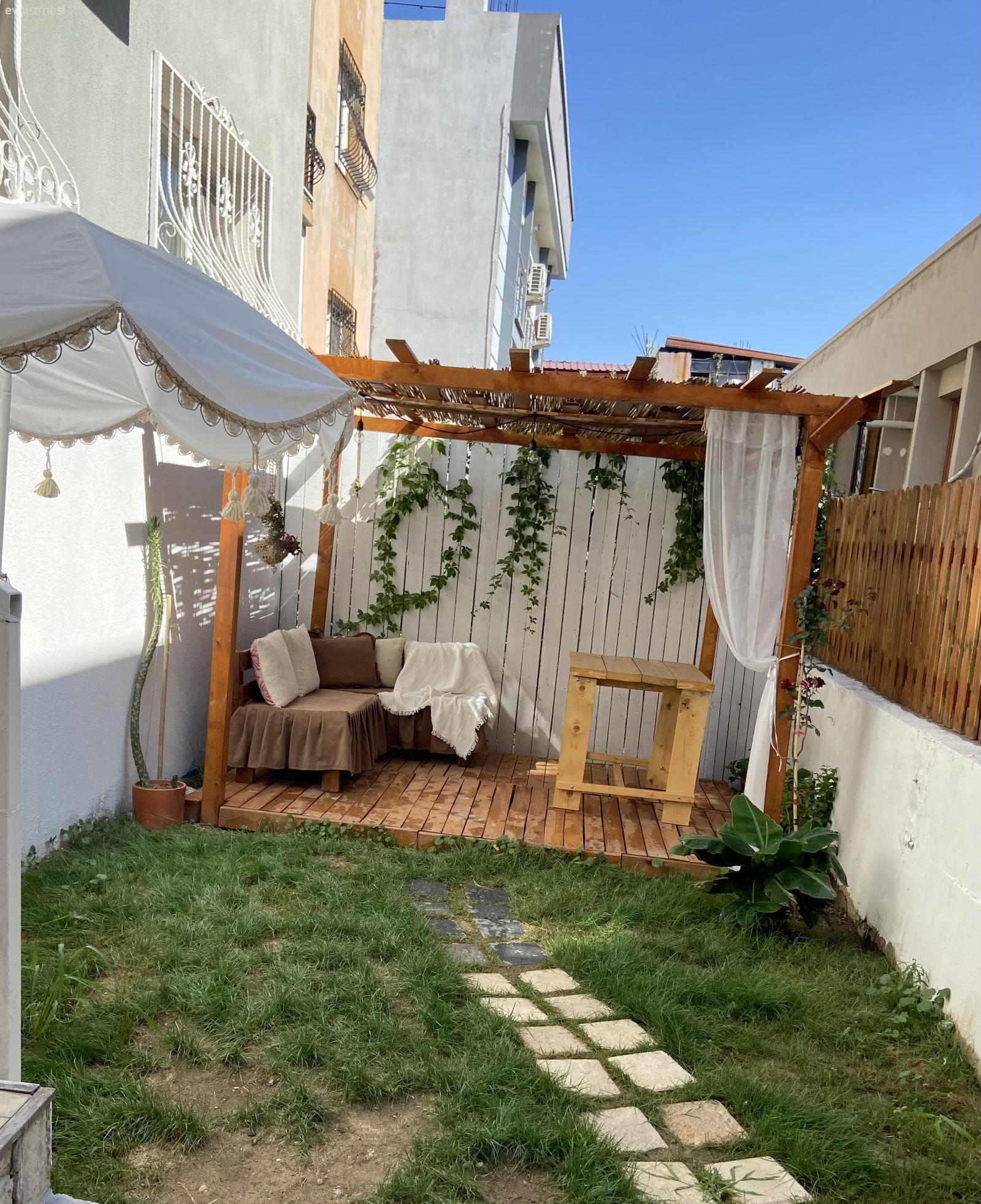 30 M2'lik Boş Alan Şimdi Profesyonel Elinden Çıkmışçasına Bir Bahçe!