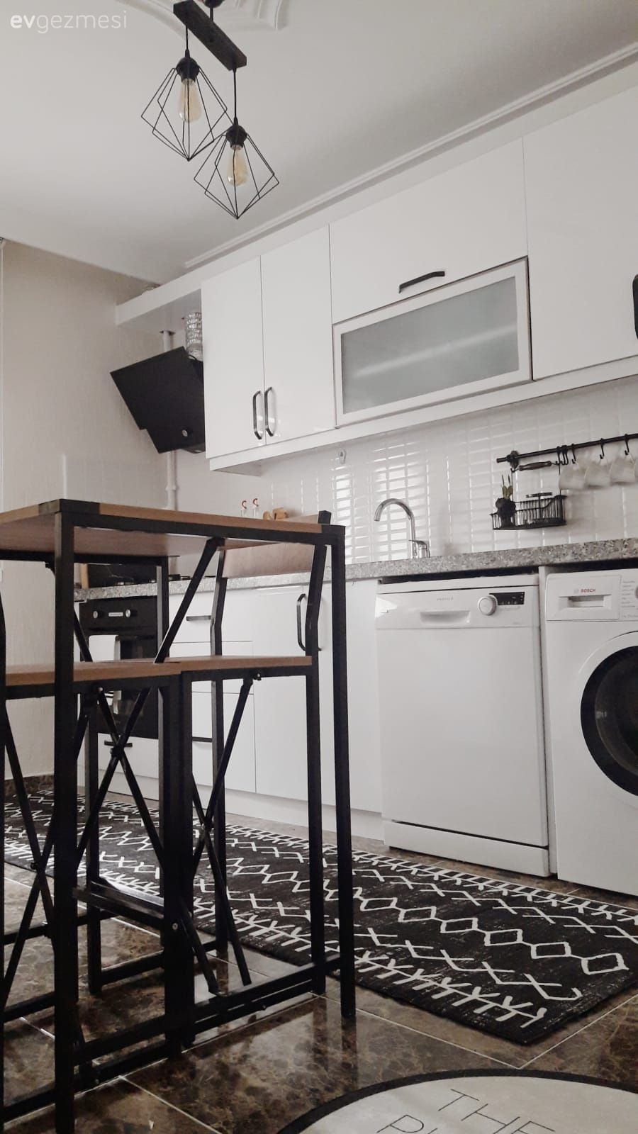 Mutfak, Beyaz, İskandinav, Siyah, Kahverengi, Mutfak tezgahı, Mutfak tezgah arası, Mutfak halısı, Mutfak masası, Sandalye, Ahşap Mobilya, Davlumbaz, Mutfak Avize Modelleri