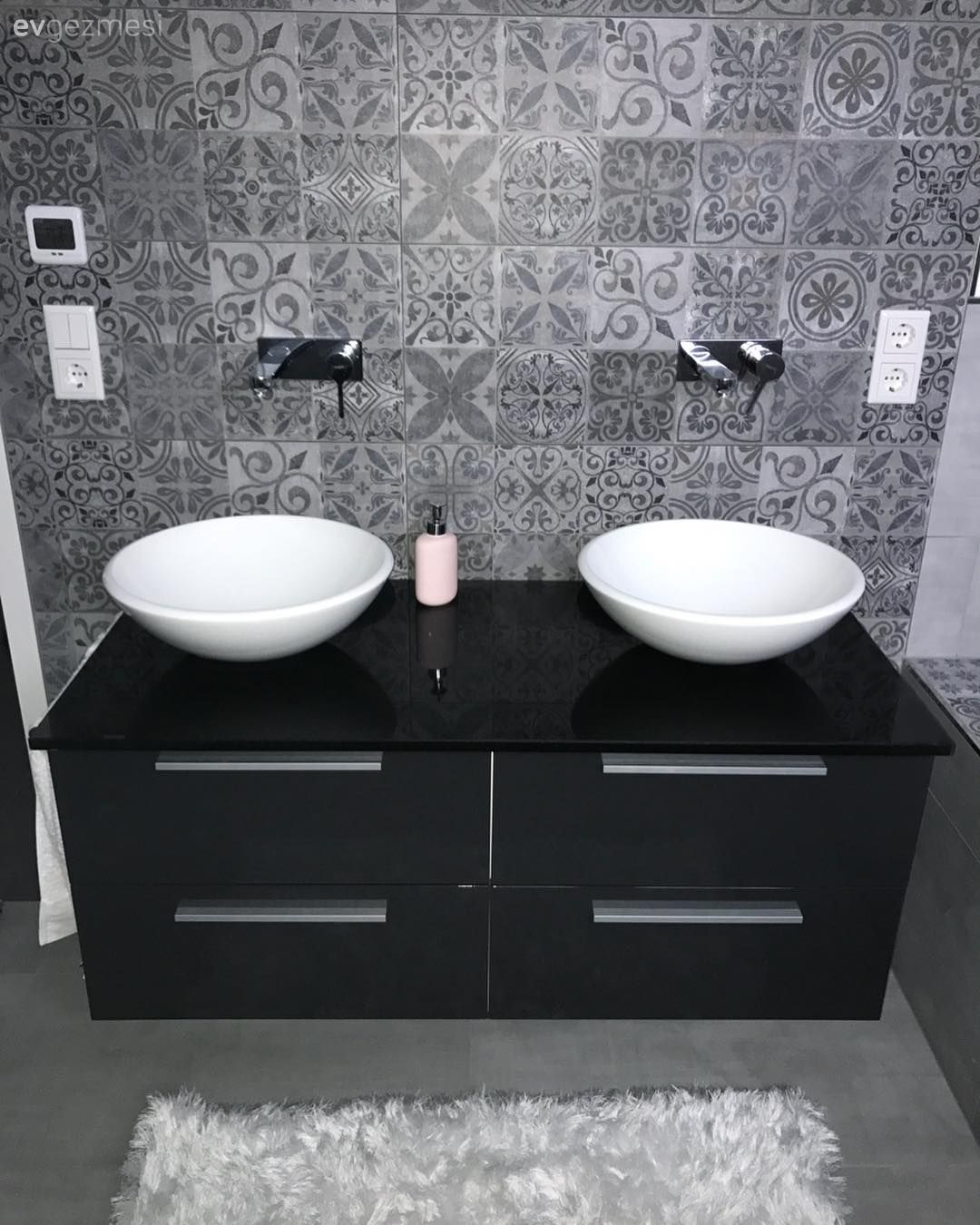 Banyo, Siyah, Gri, Beyaz, Banyo seramikleri, Banyo dolabı, Banyo paspası, Modern banyo