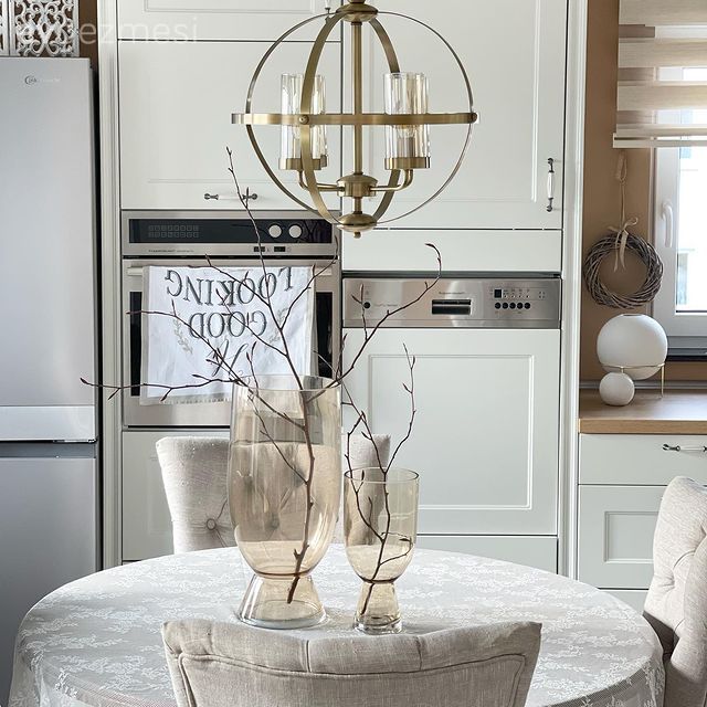 Mutfak, Country mutfak, Beyaz, Bej, Vizon, Mutfak masası, Sandalye, Mutfak Avize Modelleri, Mutfak perdesi, Zebra Perde, Perde, Mutfak tezgahı, Mutfak tezgah arası, Somon Rengi, Kapitone sandalye