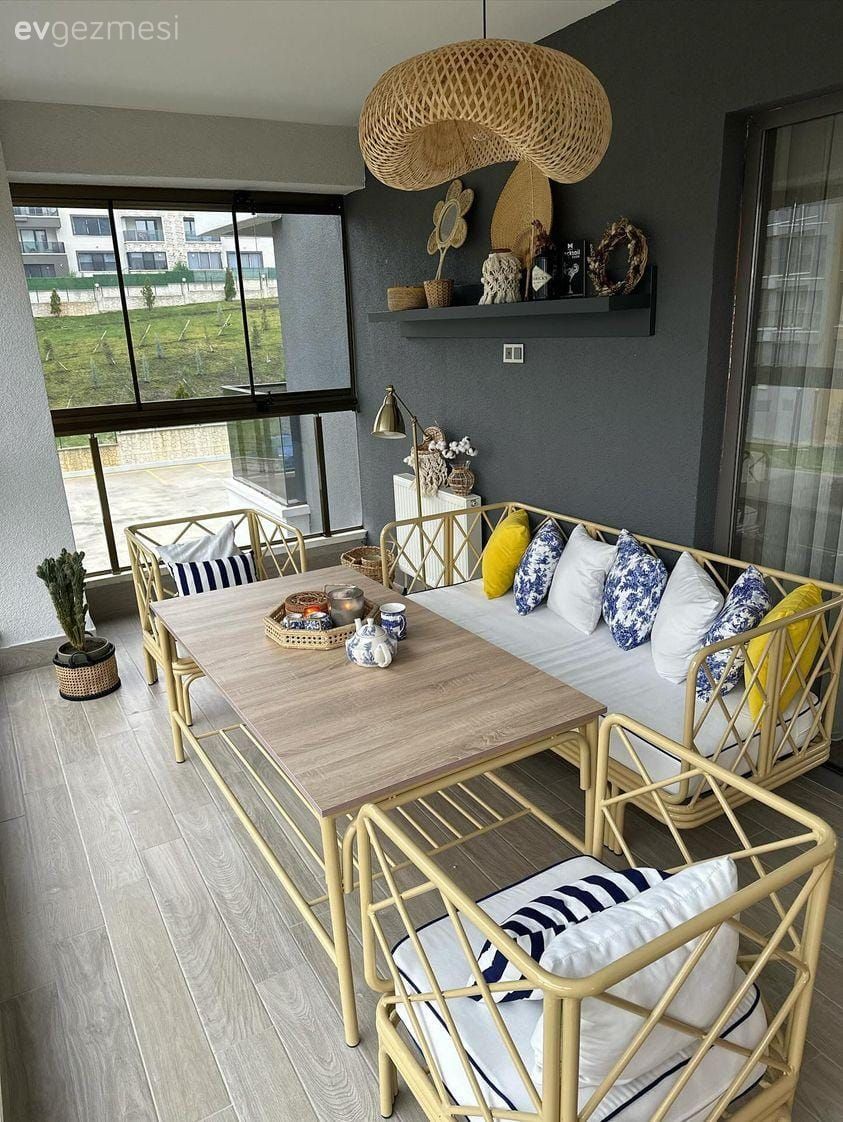 Balkonu Yaza Hazırlarken Size İlham Verecek 20+ Balkon Örneği!