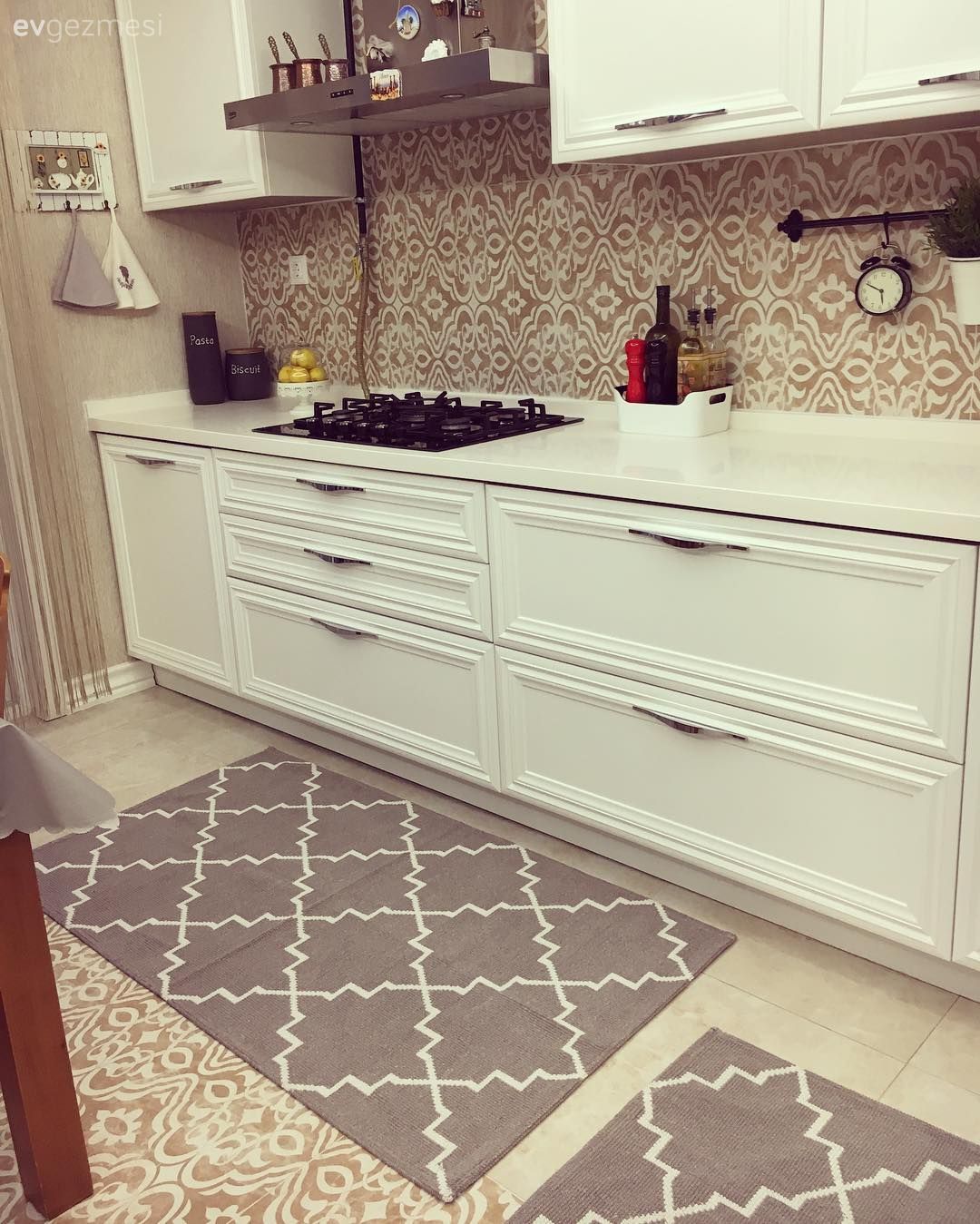 Mutfak, Beyaz, Vizon, Mutfak halısı, Mutfak tezgahı, Mutfak tezgah arası, Tezgah arası seramik, Mutfak zemin seramikleri, Davlumbaz