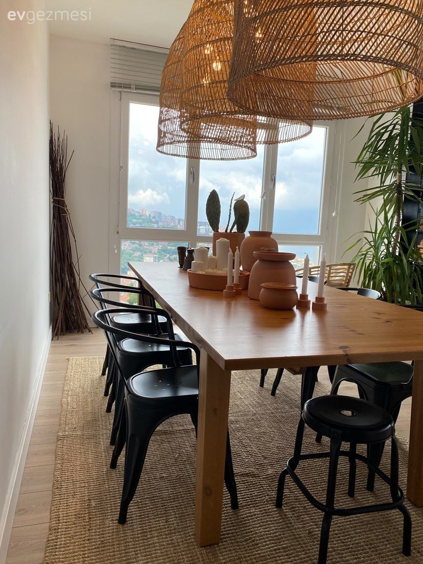 Sandalye, Yemek masası, Bohem Dekorasyon, Siyah, Hasır, Hasır avize, Ev bitkisi, Jüt halı, Halı