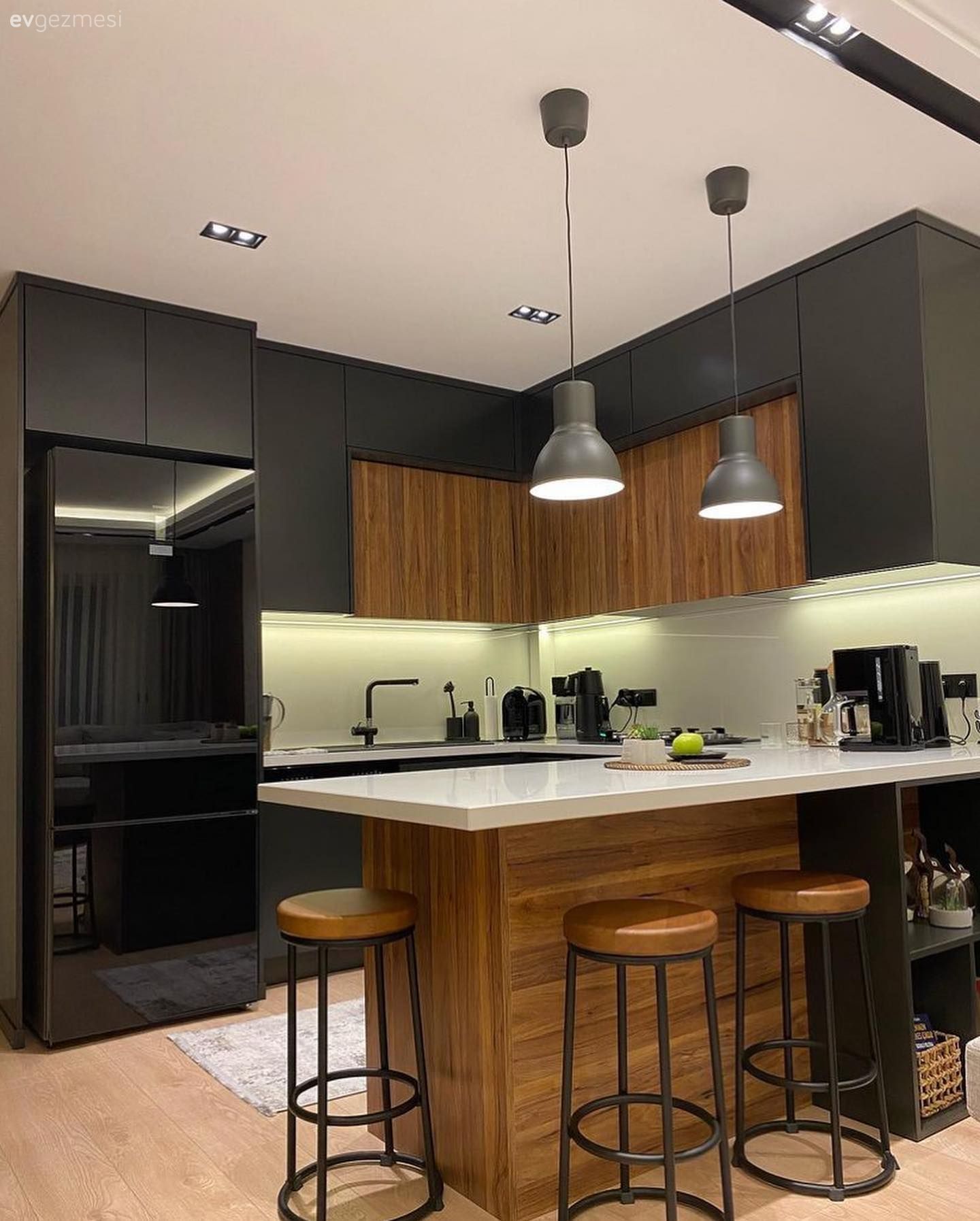 Bu Modern Mutfakta Dolap İçleri İnce Düşünülerek Değerlendirilmiş!