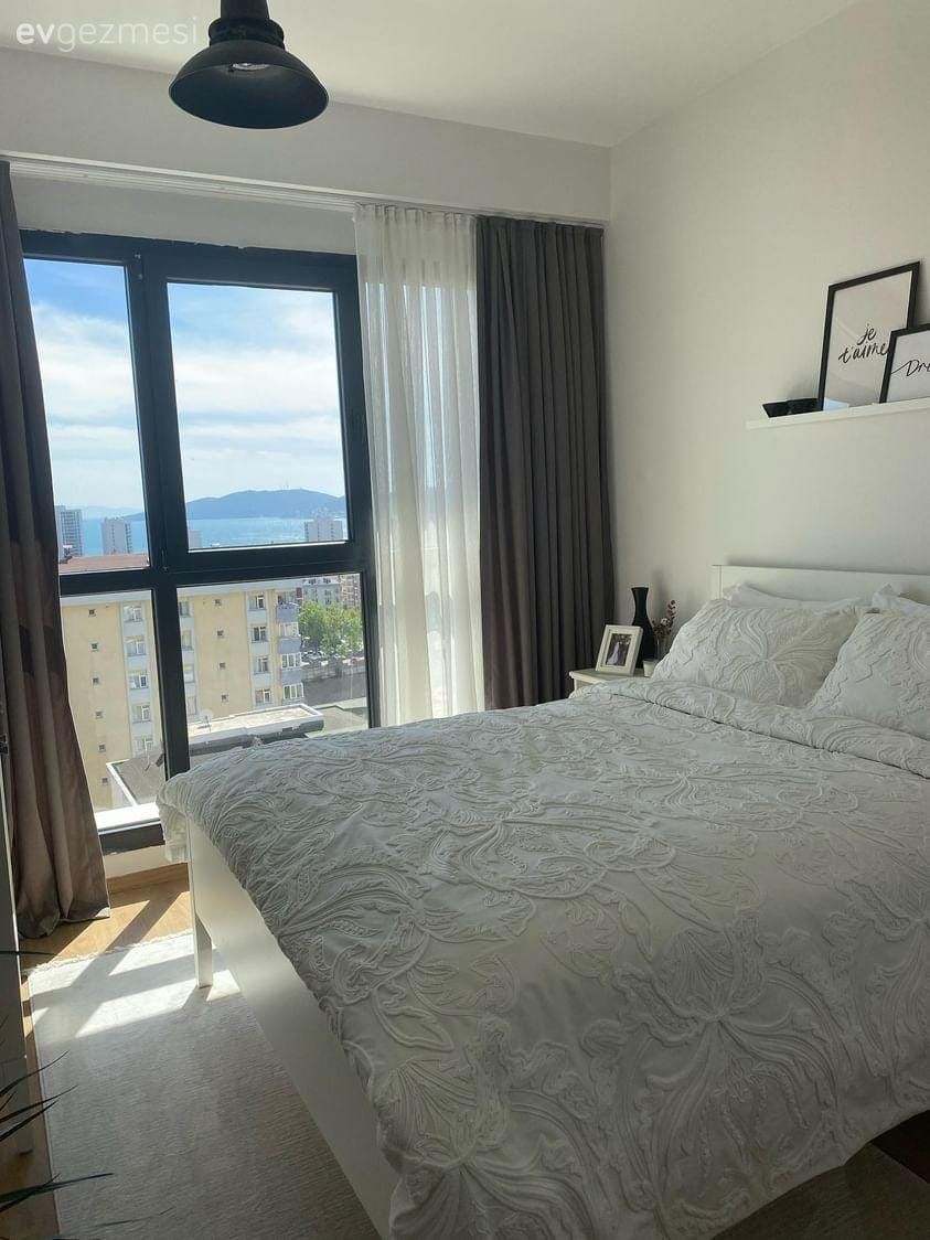 Yatak Odası, İskandinav, Beyaz, Siyah, Yatak örtüsü, Fon perde, Perde, Duvar rafı, Duvar dekorasyonu