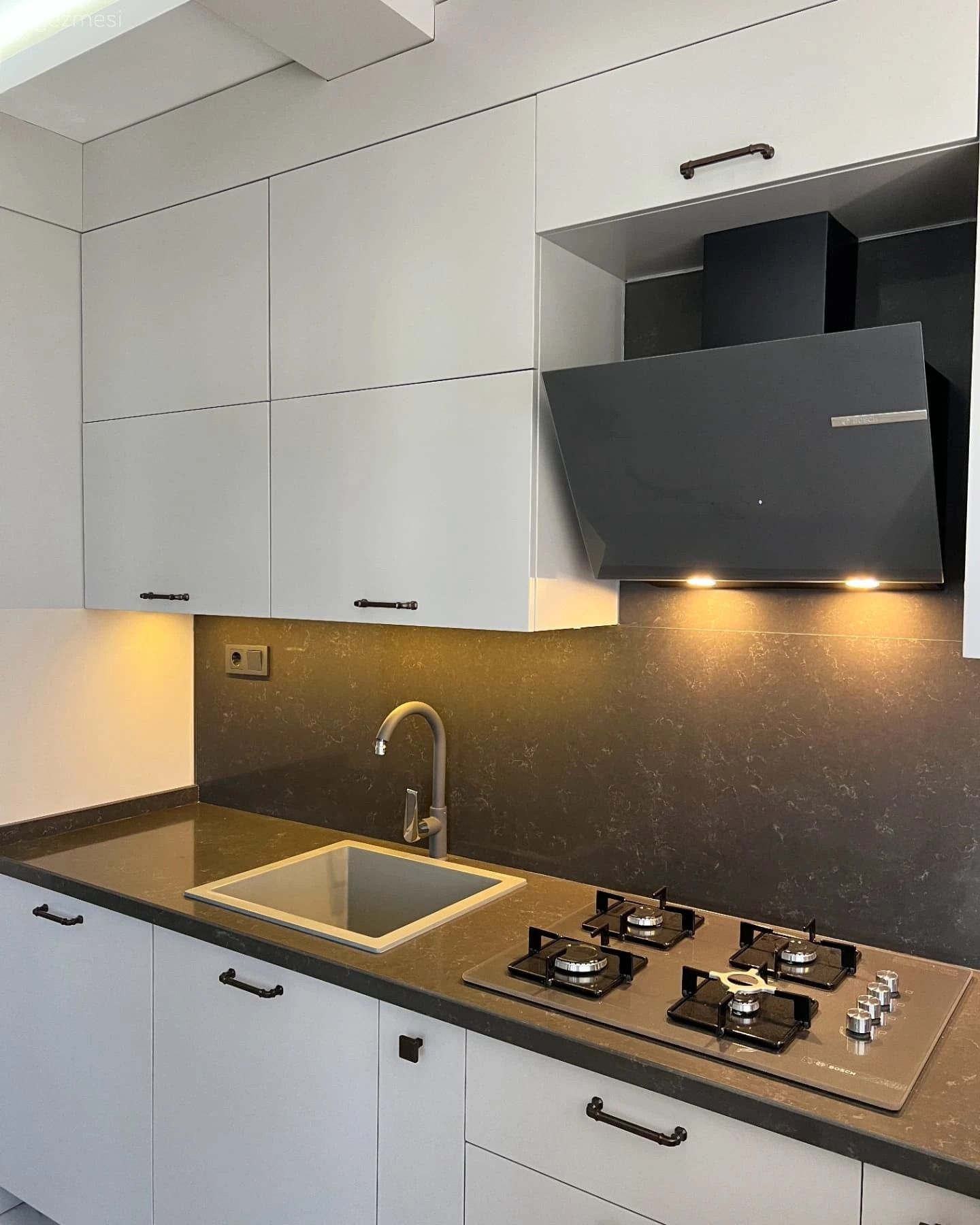 Beyaz, Siyah, Eviye , Davlumbaz, Mutfak bataryası, Mutfak tezgahı, Mutfak, Mutfak tezgah arası