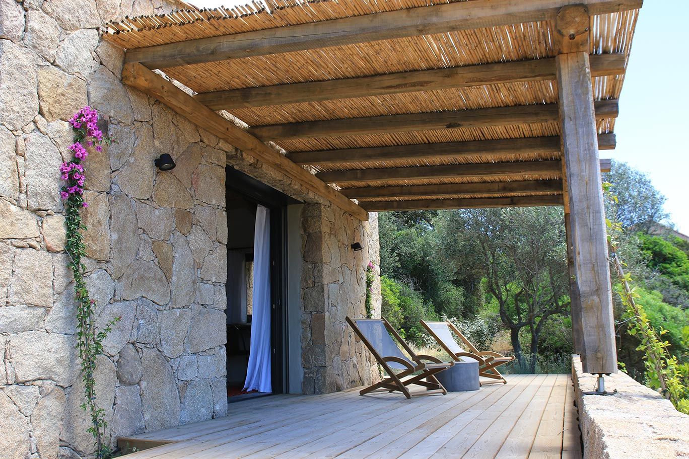 İki Kişiye Lüks Hayat Sunabilecek Bir Taş Ev