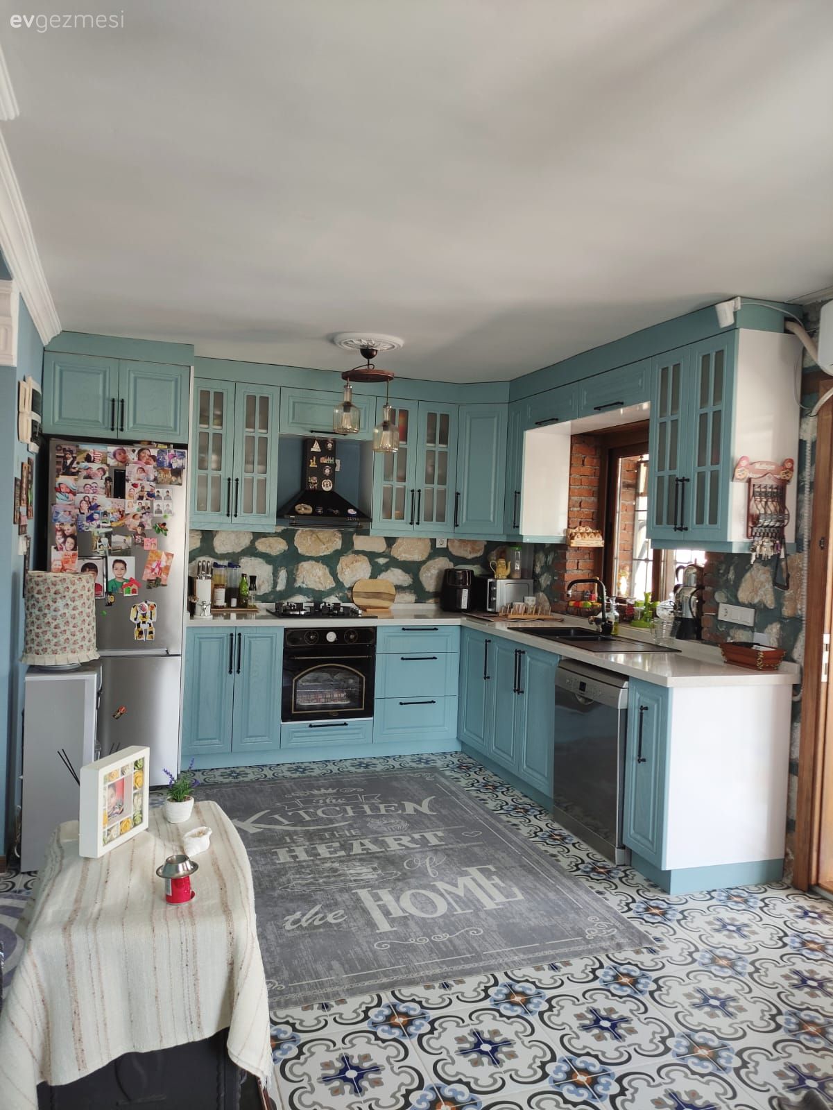 Müstakil Ev Hikâyeleri: Köy Havasını İçine Çeken Rustik Taş Ev!