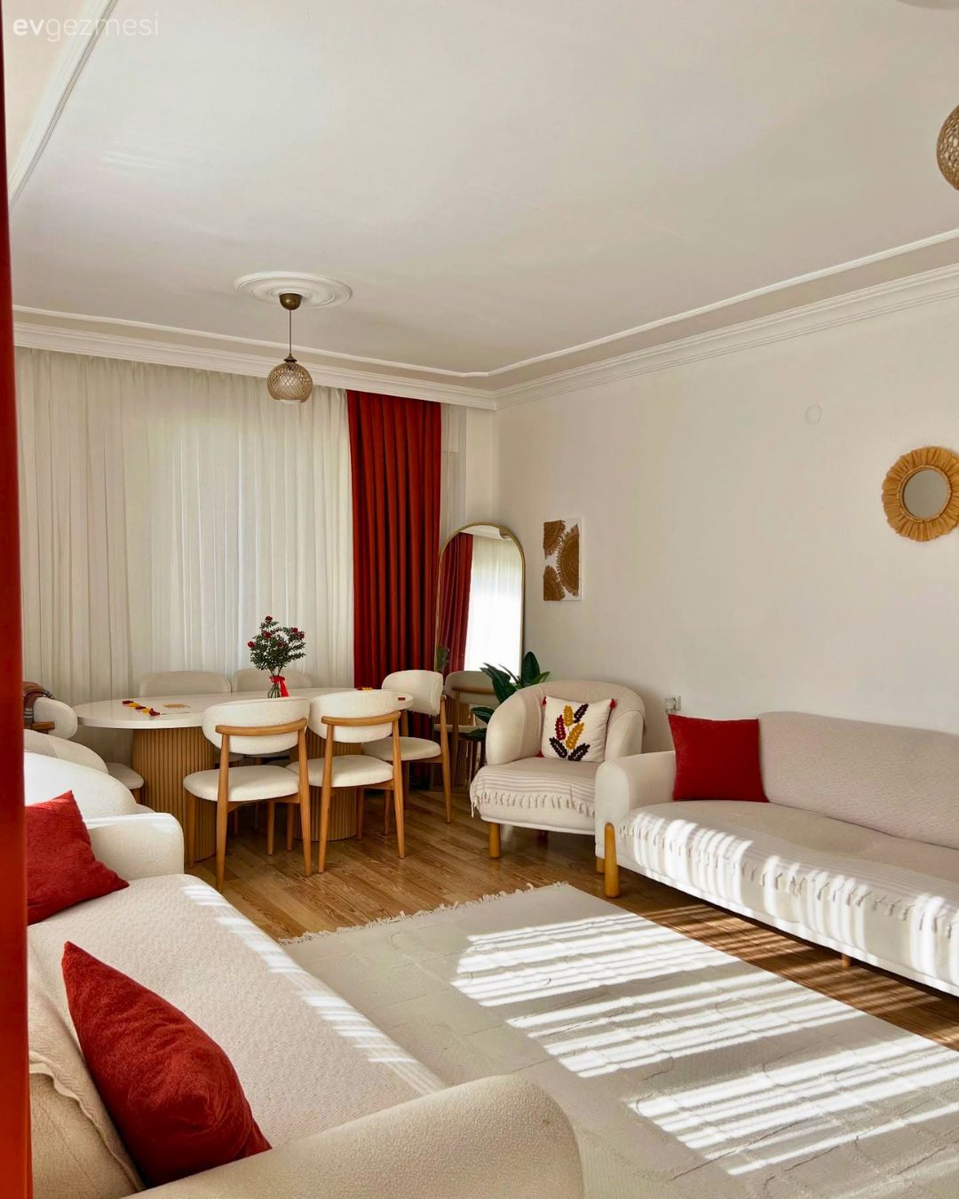 Salon, Modern, Krem, Bej, Turuncu, Beyaz, Koltuk takımı, Sandalye, Boy aynası, Ayna, Yemek Odası, Tül perde, Perde, Fon perde, Halı, Salon halısı, Kırlent, Ev tekstili, Berjer