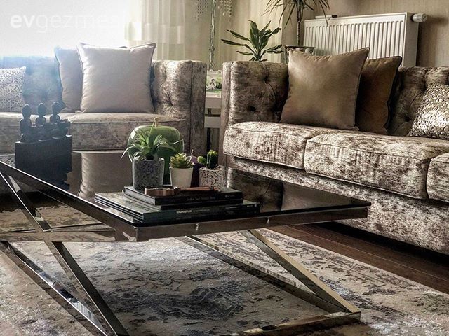 Göz Alıcı Tasarımların Şıklık Kattığı Bir İzmir Evi