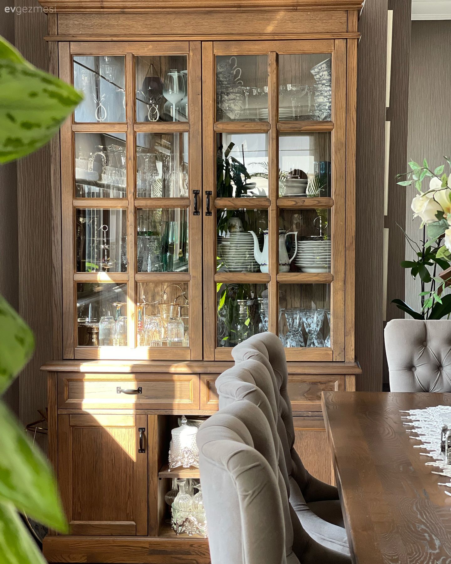 Ahşap Mobilya, Vitrin, Vizon, Masif ahşap, Dekoratif Objeler, Yapay çiçekler