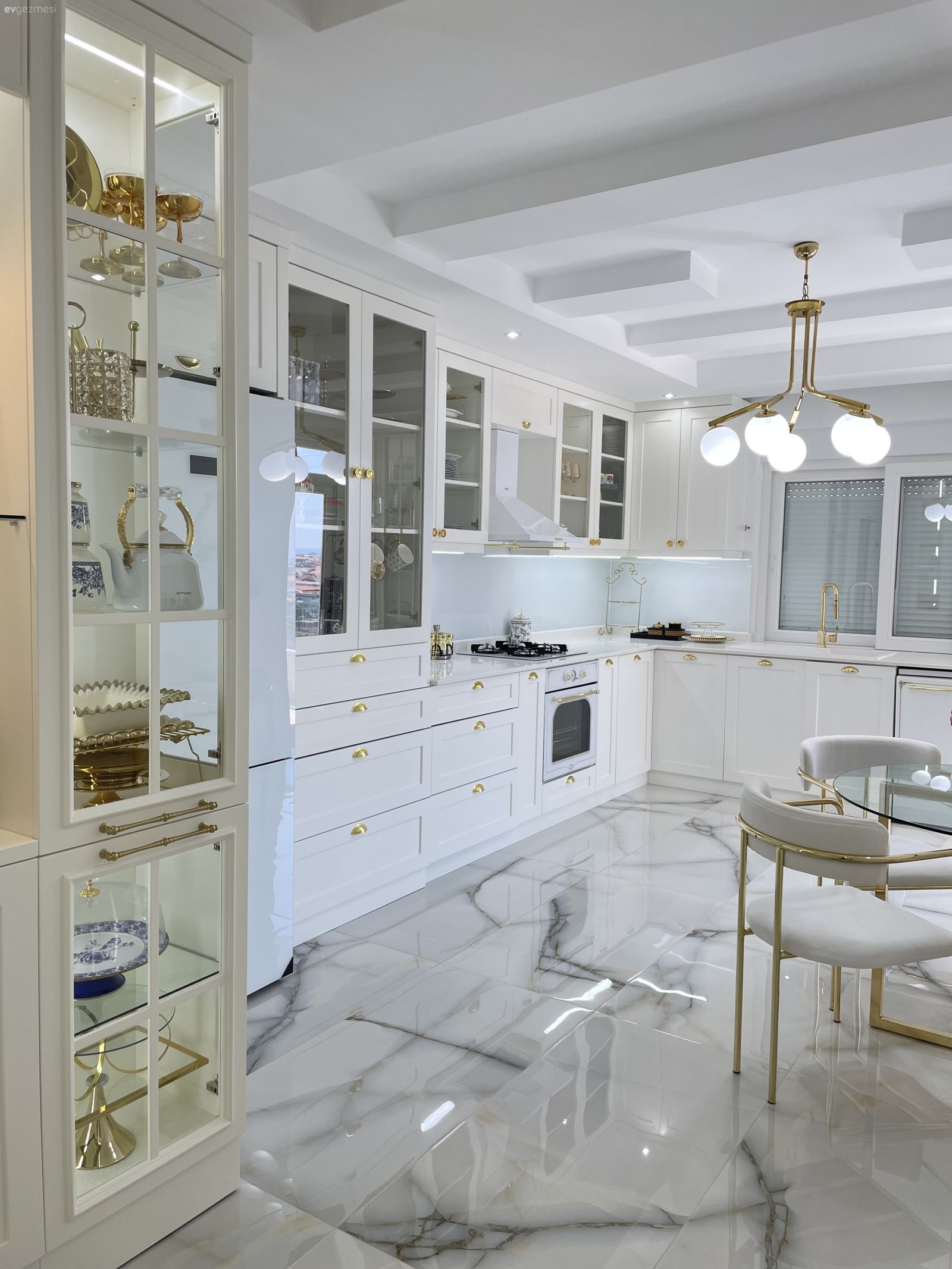 Bu Antalya Mutfağında Modern ve Art Deko El Ele!