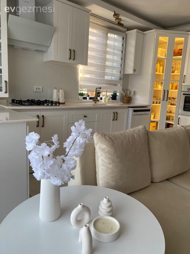 Köşe Dolabın Kiler Olduğu Bu Evde İşlevsellik Çok Önemli