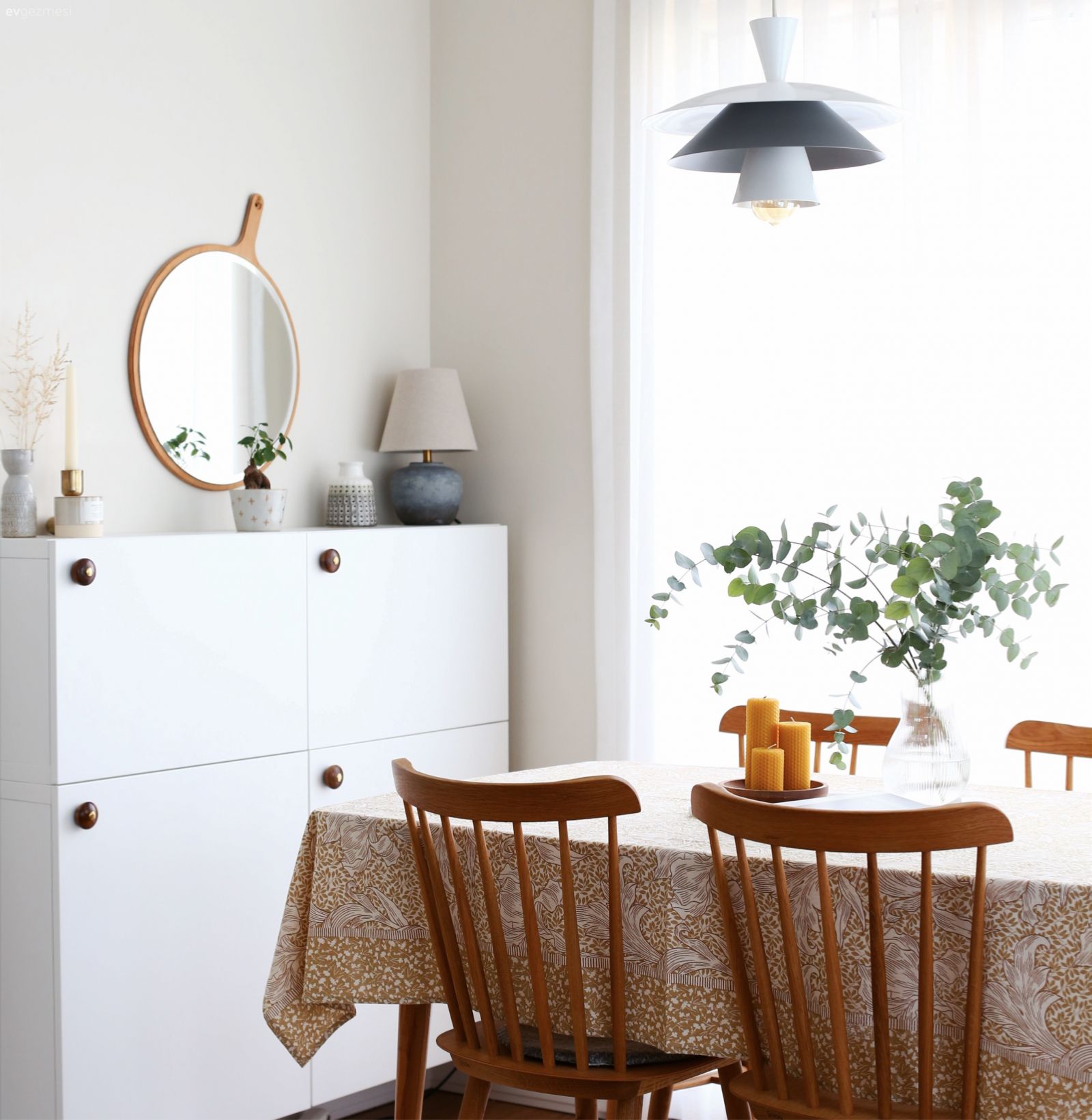 Bu İstanbul Evinde Ne Fazlalık Var Ne de Monoton Bir Azlık!