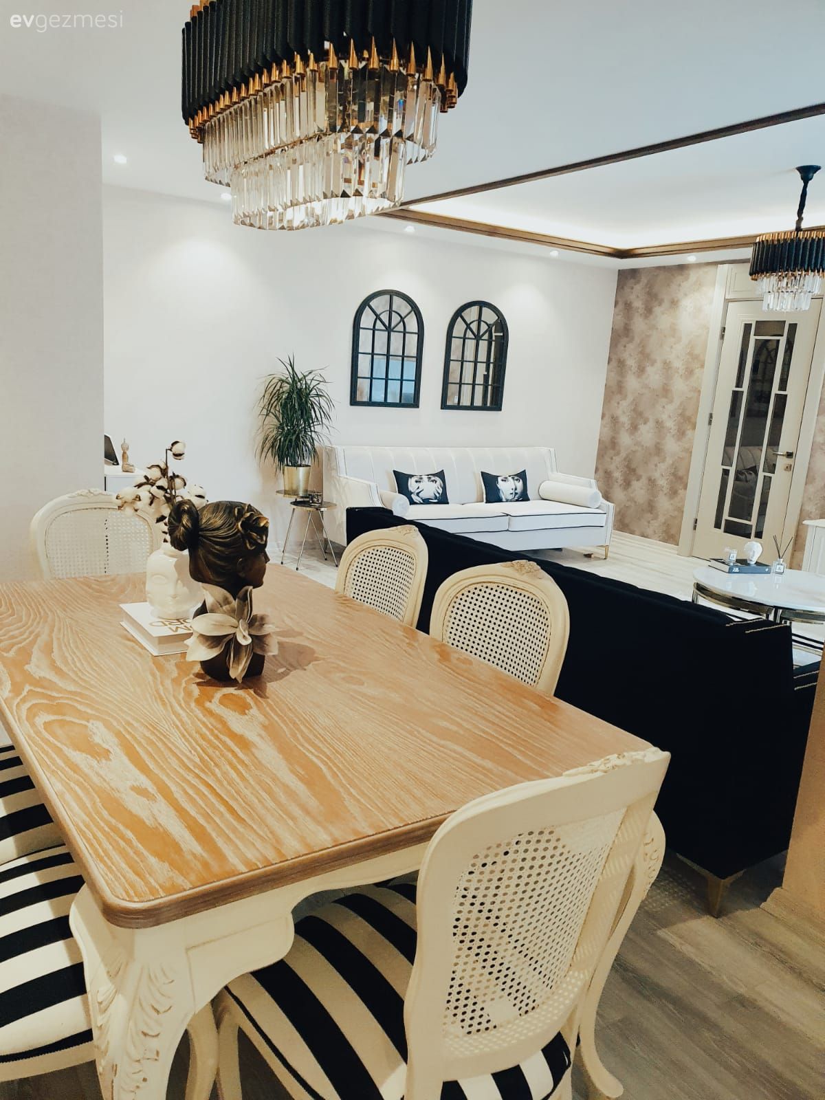 Bu İstanbul Evinin Her Odasında Başka Stilin Ruhu Geziniyor