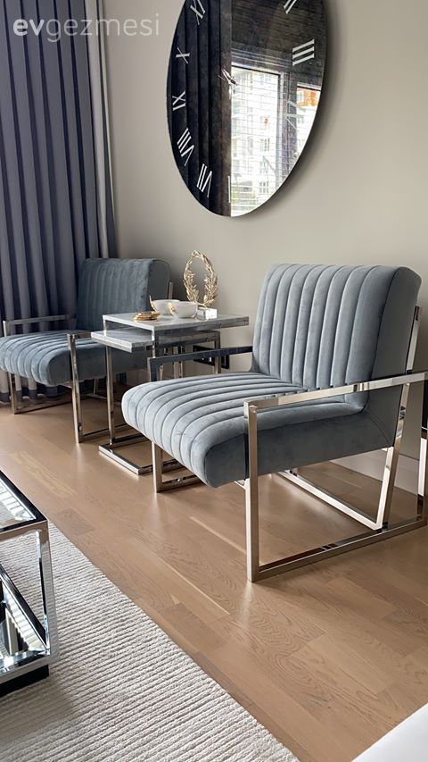 Salon, Beyaz, Gri, Gümüş, Duvar saati, Duvar dekorasyonu, Fon perde, Perde, Zigon sehpa, Sehpa, Halı, Salon halısı