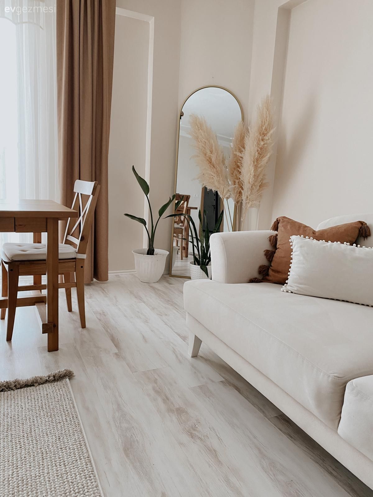 Beyaz, Turuncu, Fon perde, Perde, Tül perde, Sandalye, Koltuk takımı, Parke, Kırlent, Ev tekstili