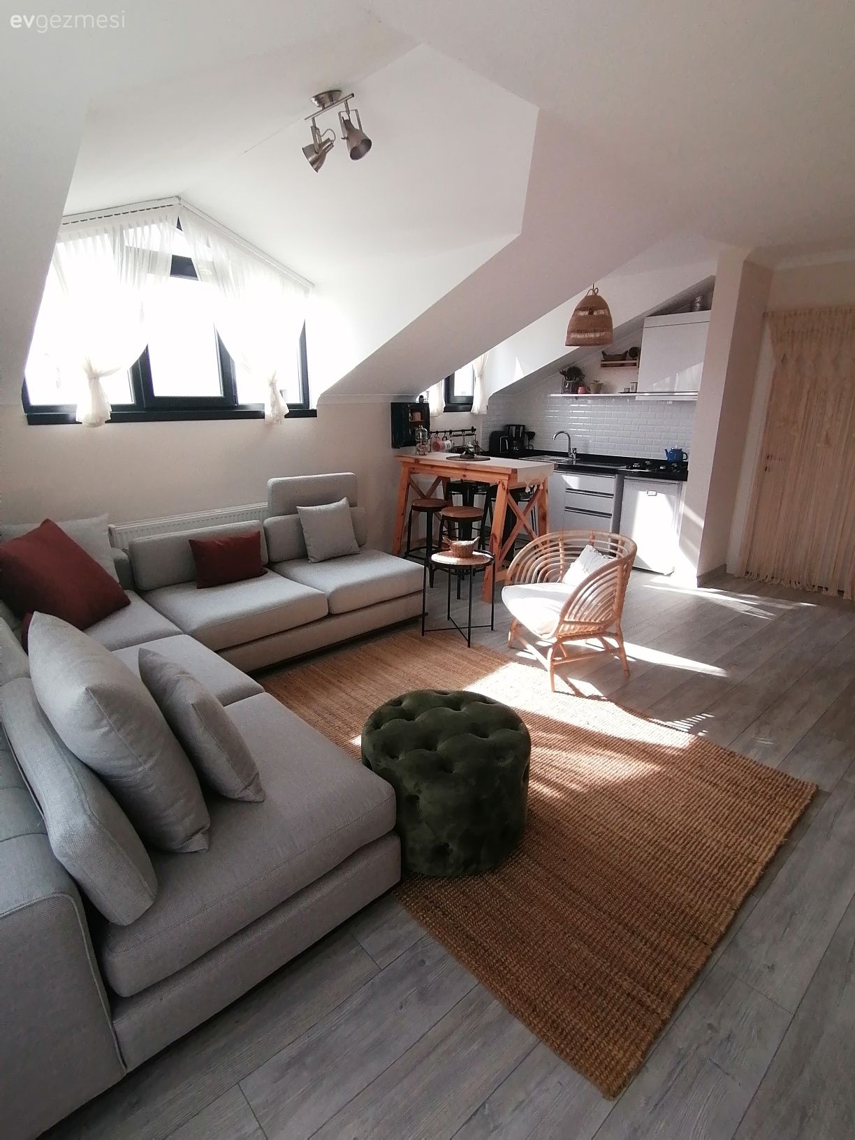 Bohem ve İskandinav Esintileri Bu Dubleks Evi Kuşatmış