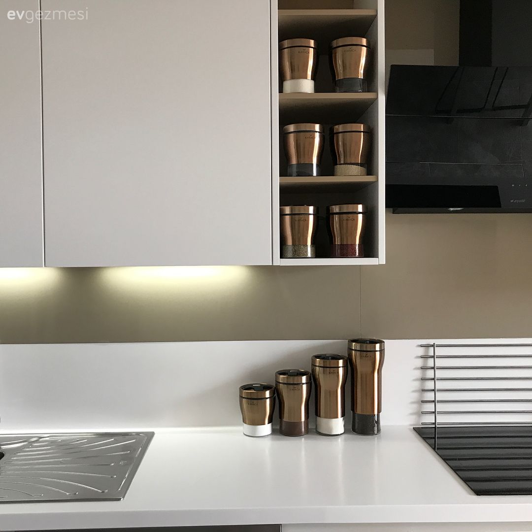 Mutfak, Beyaz mutfak, Modern mutfak, Mutfak tezgahı, Mutfak tezgah arası, Kulpsuz mutfak dolabı, Mutfak aksesuarları