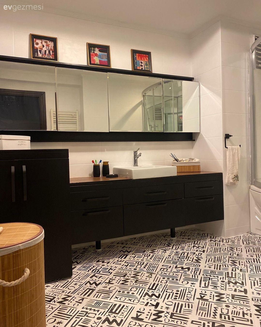 Öncesi&Sonrası: Siyaha Sarılan Bu Banyonun Yeni Hali Eskisinden Çok Farklı!