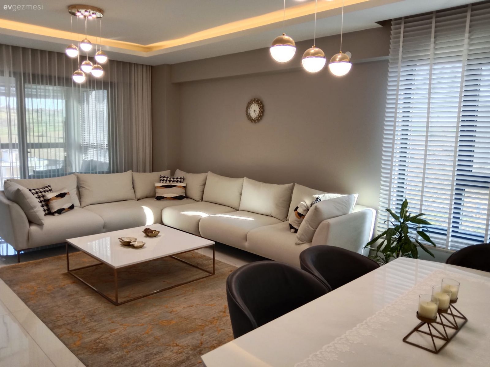 Bu Çanakkale Evinde Modern Stilin Arasına Art Deko Serpiştirilmiş!