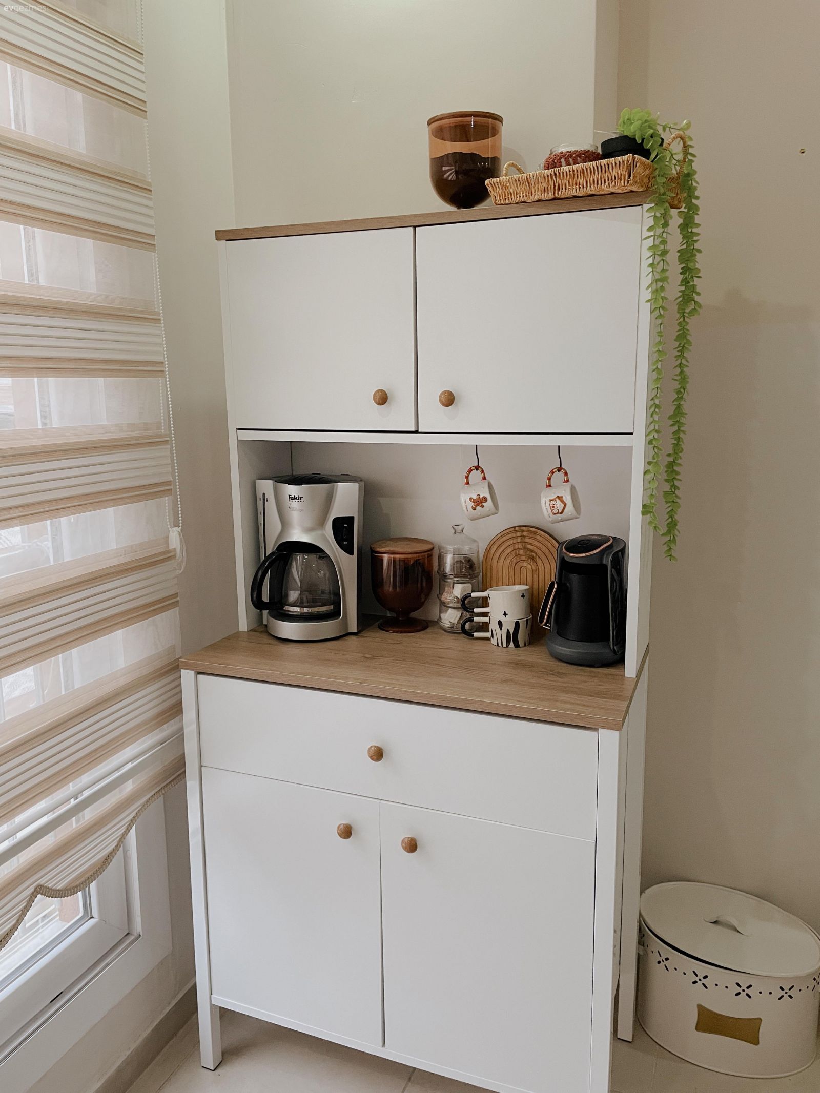 Kahve köşesi, Mutfak perdesi