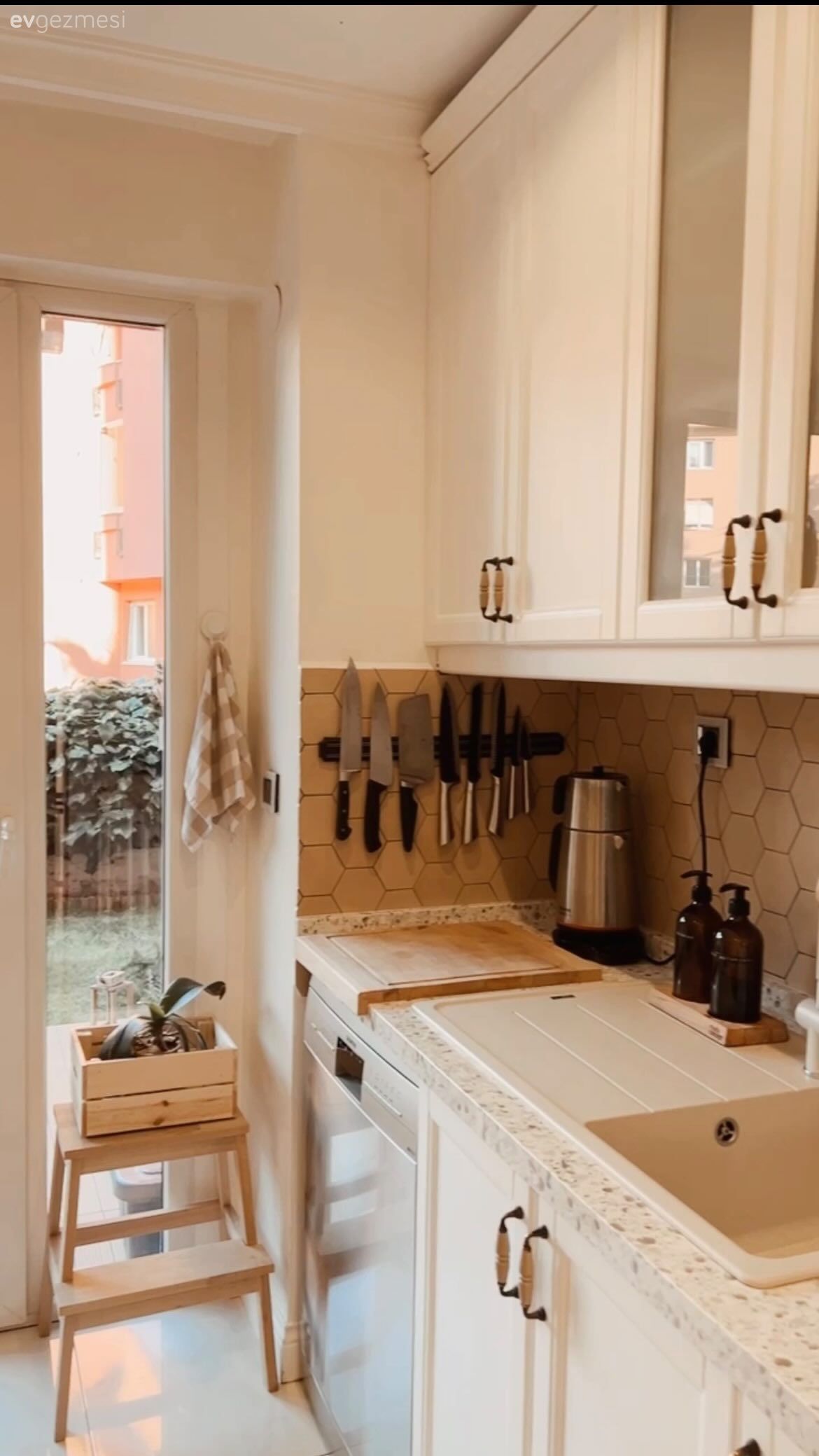 Mutfak, Beyaz, Mutfak tezgahı, Mutfak tezgah arası, Tezgah arası seramik, Mutfak aksesuarları