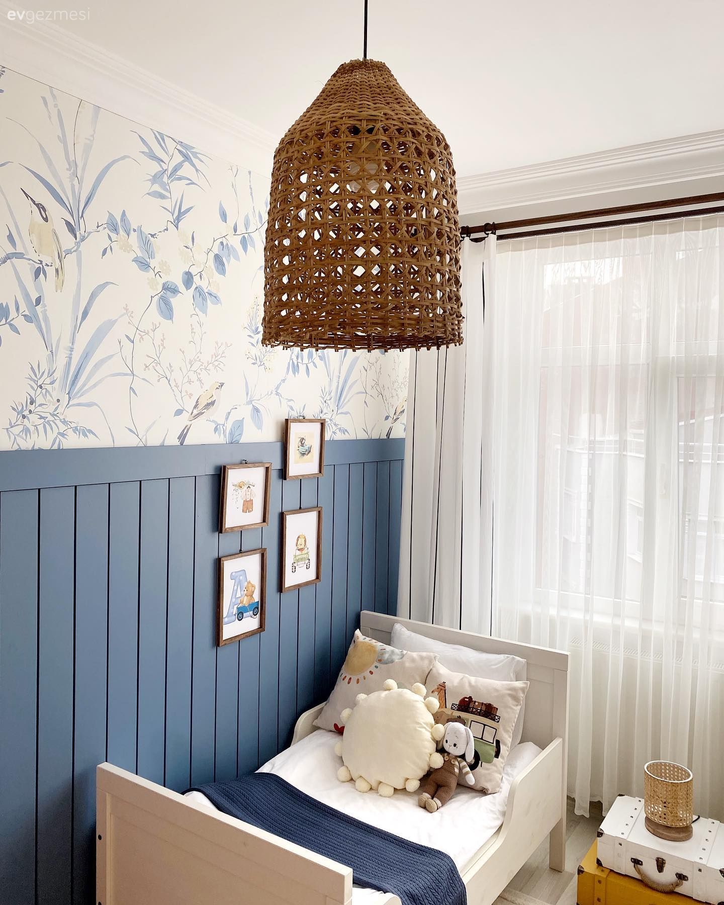 Öncesi&Sonrası: Maviyi Çok Seven Bu Odada Duvarlar Boş Kalmamış