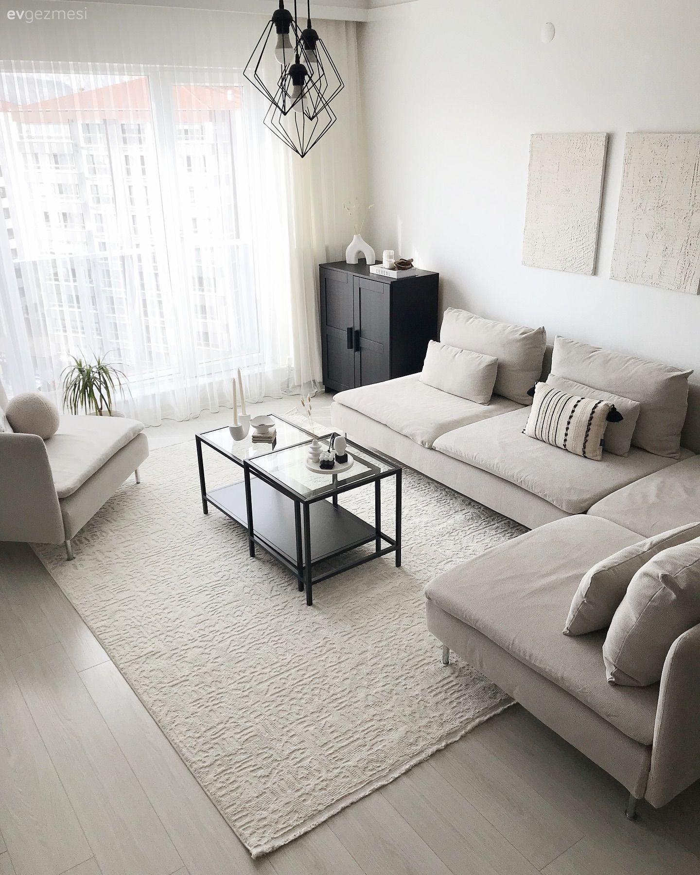 Bu Ankara Evini Şekillendiren Kontrast Tonlar ve Konfor Olmuş!