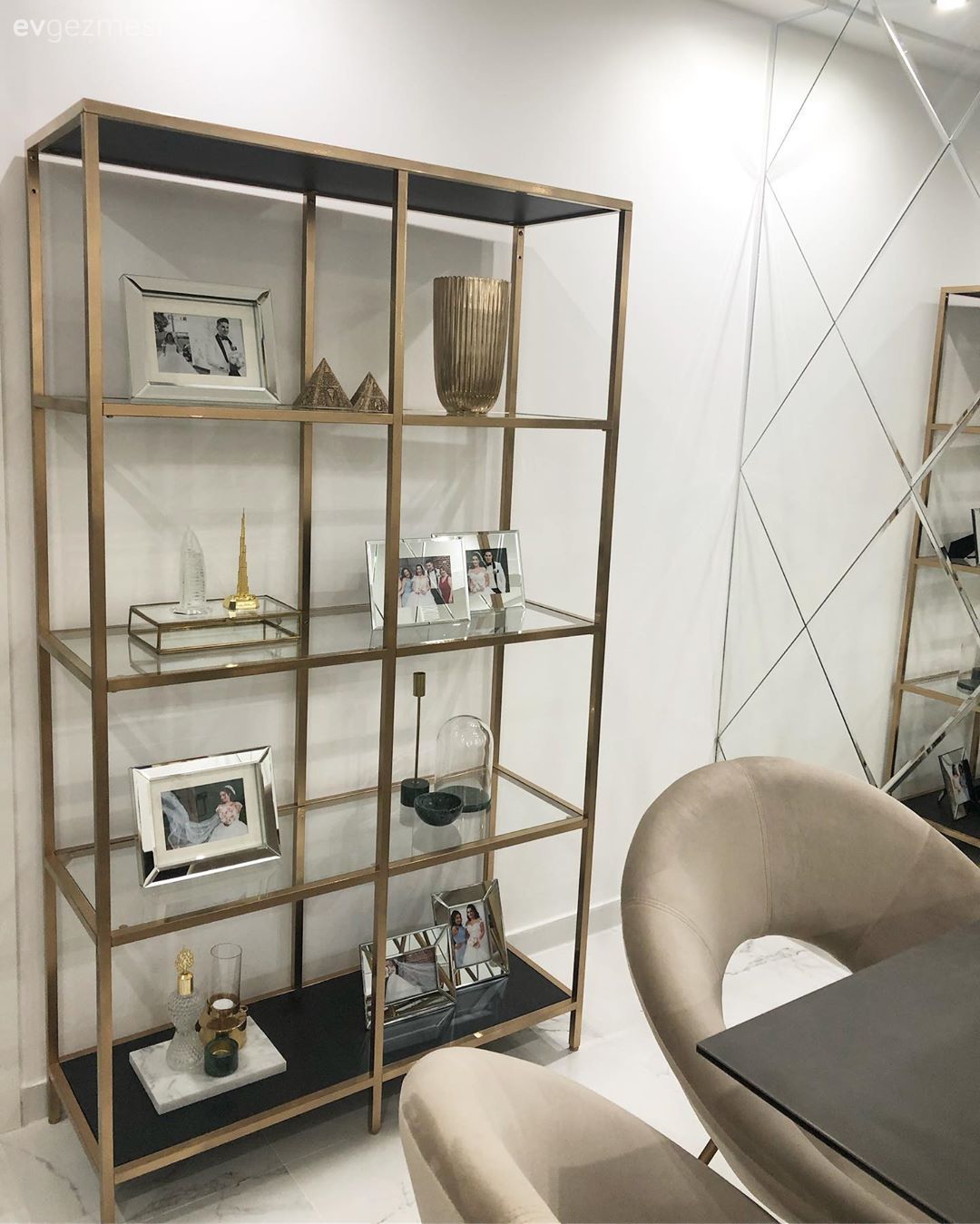 Salon, Art deko, Beyaz, Vizon, Gümüş, Altın, Ayna, Yemek Odası, Sandalye, Baklava ayna, Vitrin, Dekoratif Objeler, Vazo, Ev Aksesuar, Zemin seramikleri, Aynalı tepsi, Aynalı aksesuar