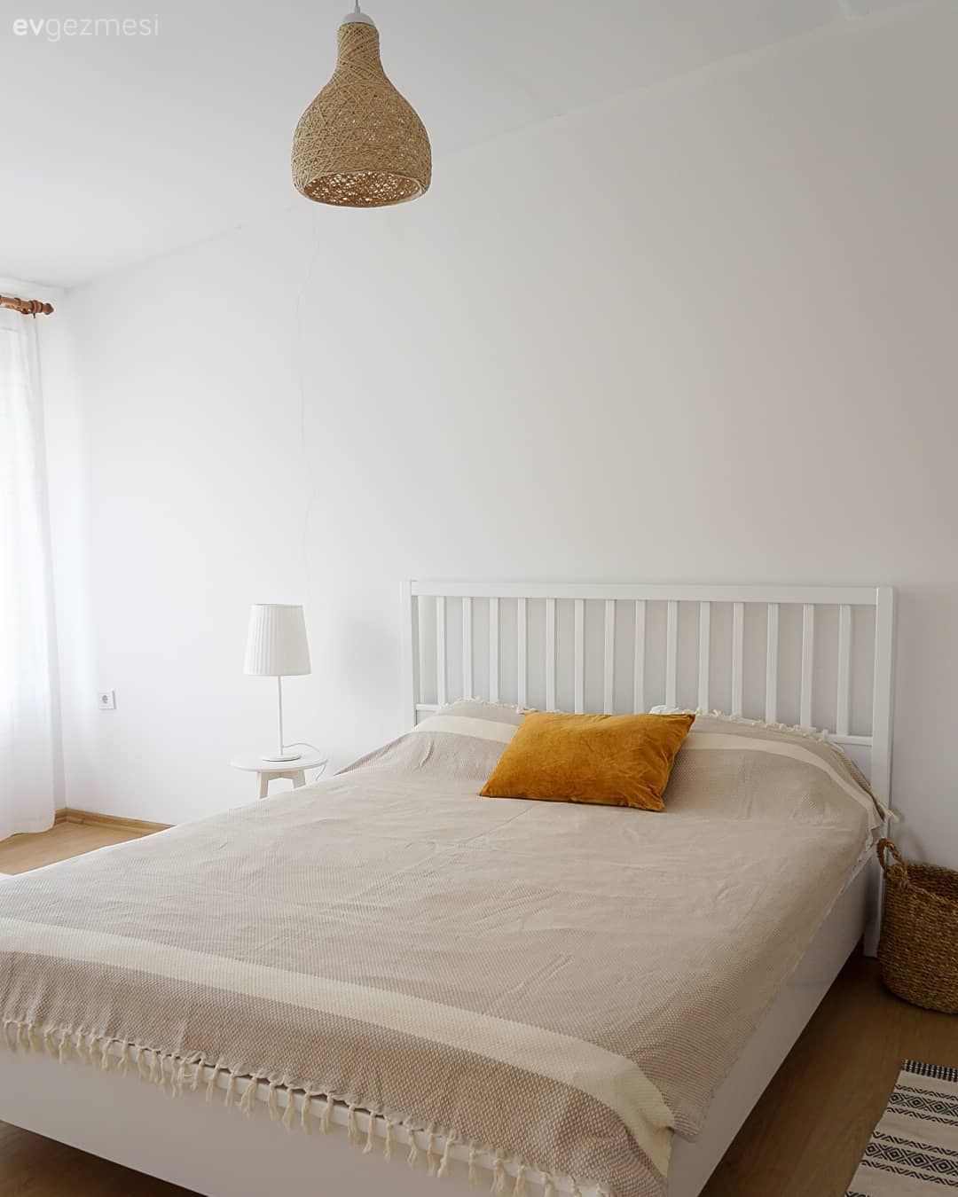 Yatak Odası, Beyaz, Krem, Tül perde, Perde, Aydınlatma, Hasır avize, Abajur, Sarı