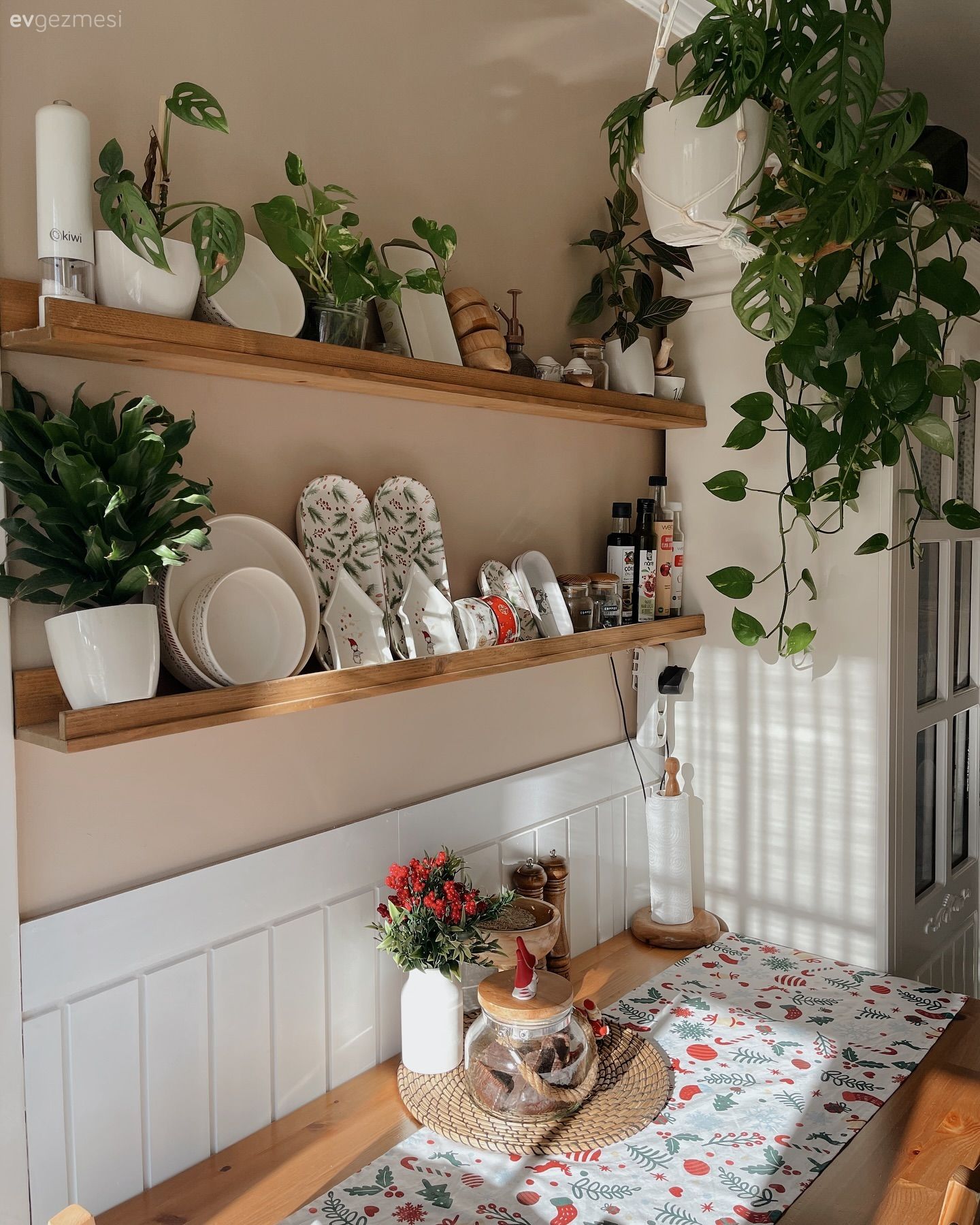 Bu Country Mutfakta Detaylar Samimi ve İlgi Çekici